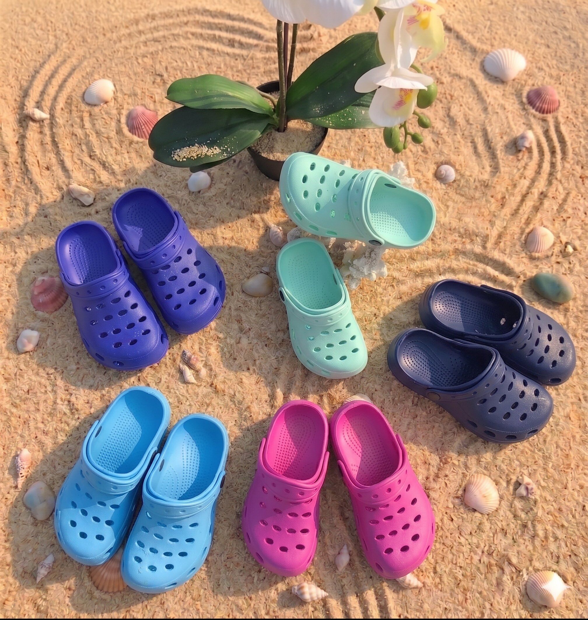 Grossiste BEAVITA SHOES - Claquettes Enfant 30-35 : Confort et Polyvalence en 5 Couleurs.