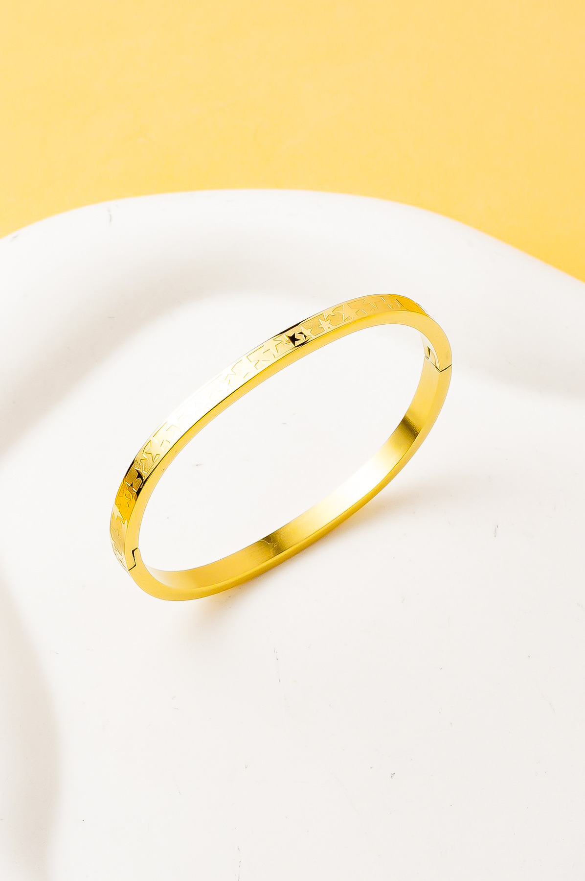 Grossiste Ceramik - Bracelet Enfant Doré 4MM Ouvrable – Acier Inoxydable Diamètre intérieur : 40 × 50 mm