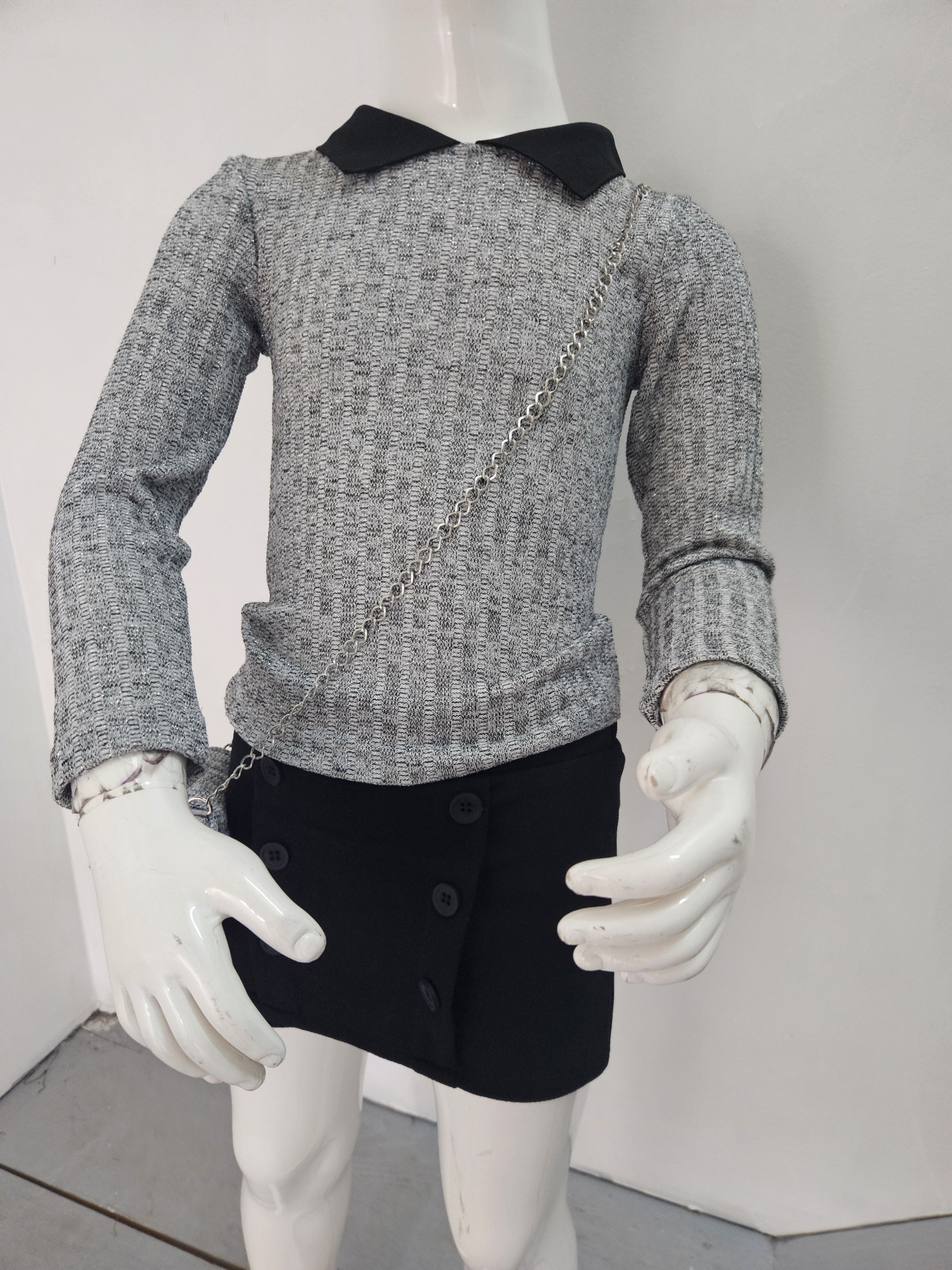 Grossista Chicaprie - Completo Chic Urbano per Ragazza: Top in Maglia a Maniche Lunghe con Colletto Peter Pan e Shorts a Tinta Unita con Bottoni