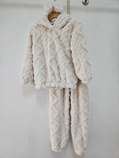 Grossista Chicaprie - Completo Felpa con Cappuccio e Pantaloni in Pelliccia Sintetica Unita con Motivo Intrecciato per Ragazza Grossista Chicaprie - Completo Felpa con Cappuccio e Pantaloni in Pelliccia Sintetica Unita con Motivo Intrecciato per Ragazza