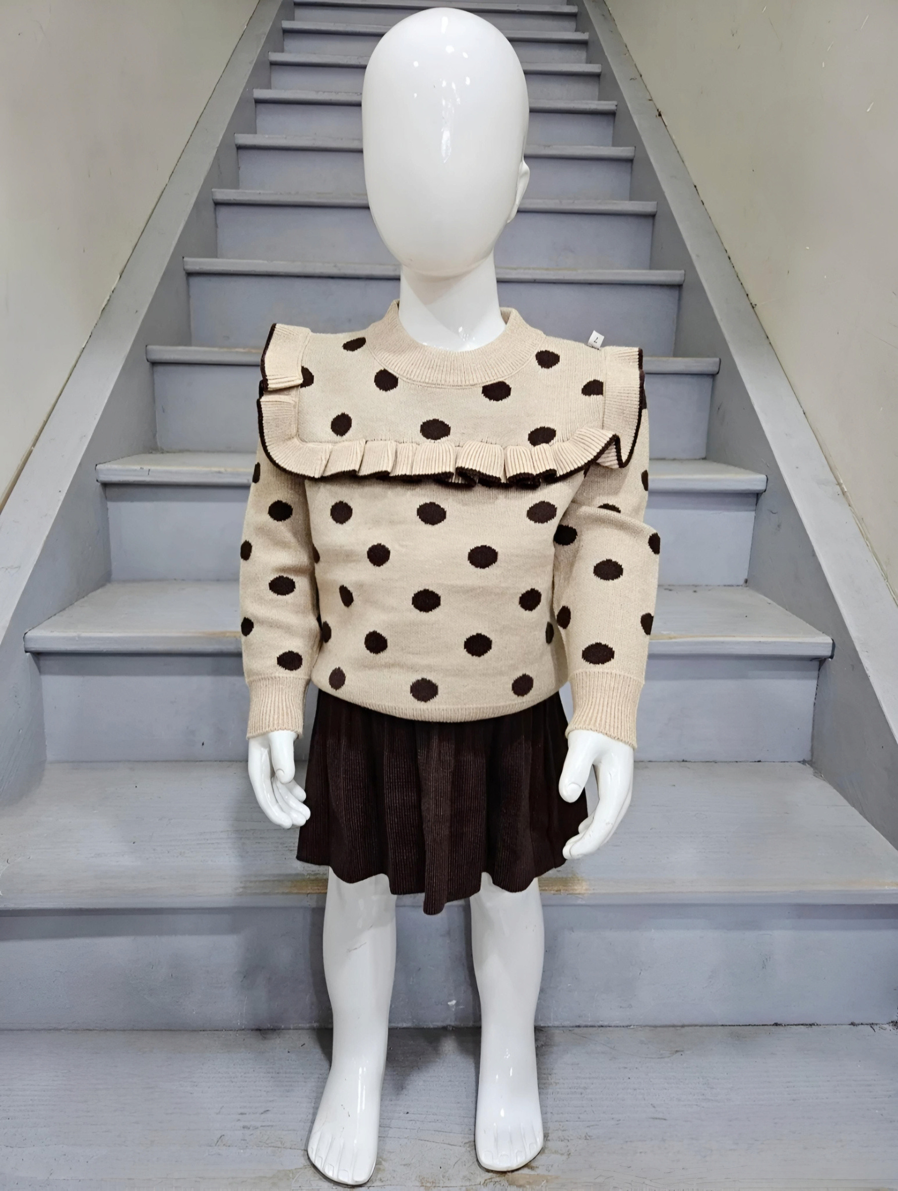 Grossista Chicaprie - Completo Bambina con Top a Colletto con Volant e Pois e Gonna Corta in Tulle Plissettata