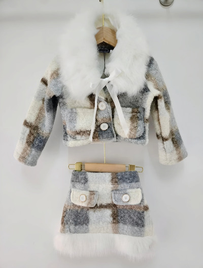 Grossista Chicaprie - Completo Giacca Peluche con Colletto in Finta Pelliccia Rimovibile e Gonna Corta Stile Pastello Cocoon Ragazza Grossista Chicaprie - Completo Giacca Peluche con Colletto in Finta Pelliccia Rimovibile e Gonna Corta Stile Pastello Cocoon Ragazza