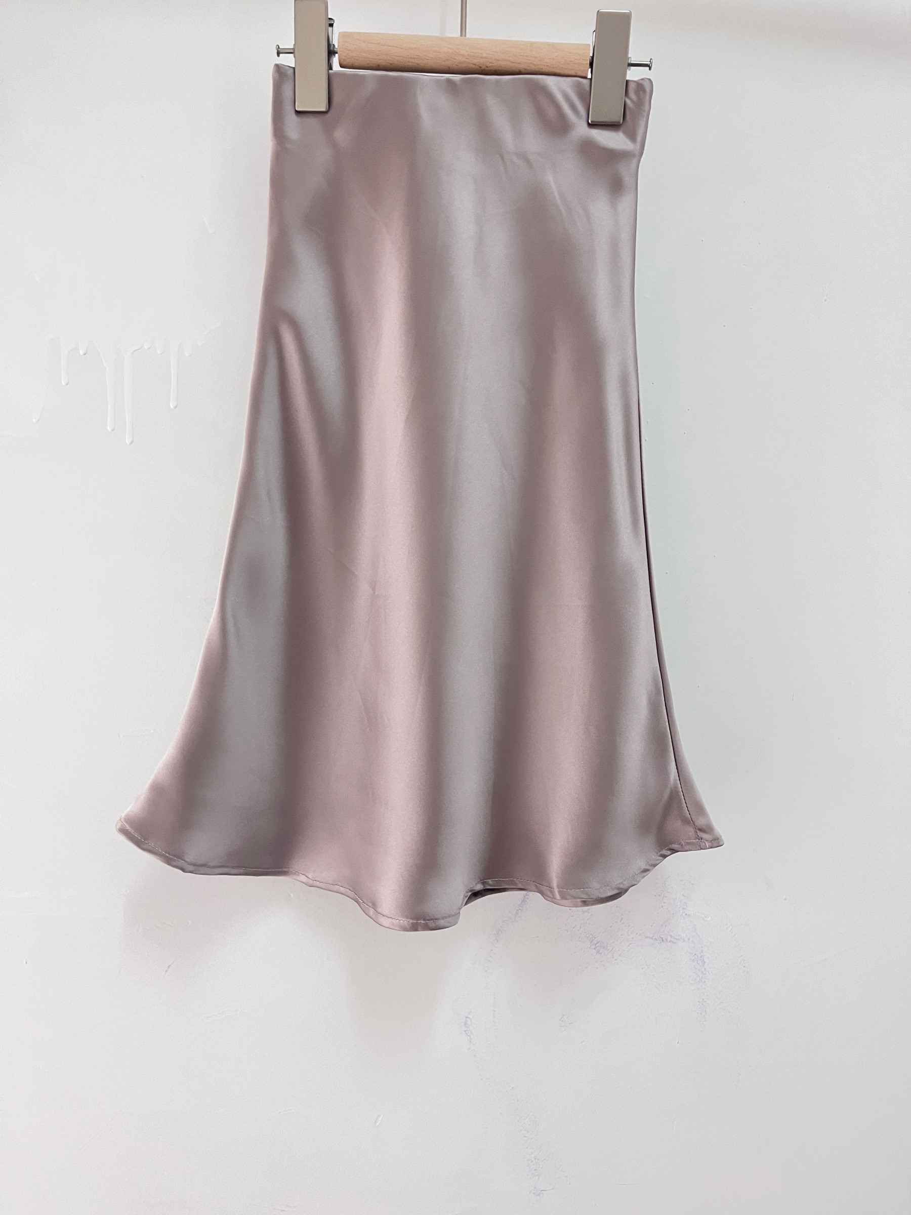 Grossista Chicaprie - Gonna Lunga in Raso Svasata Chic Contemporanea per Ragazze