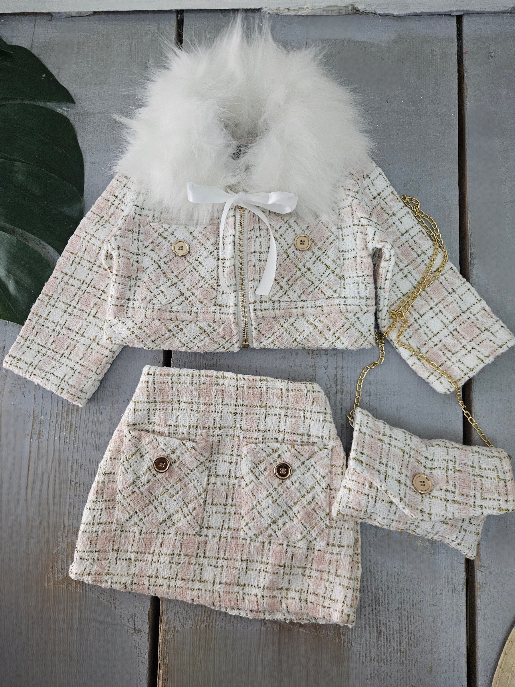 Grossista Chicaprie - Completo Chic Giacca con Zip e Gonna Corta in Tweed a Quadri con Collo in Pelliccia per Bambina