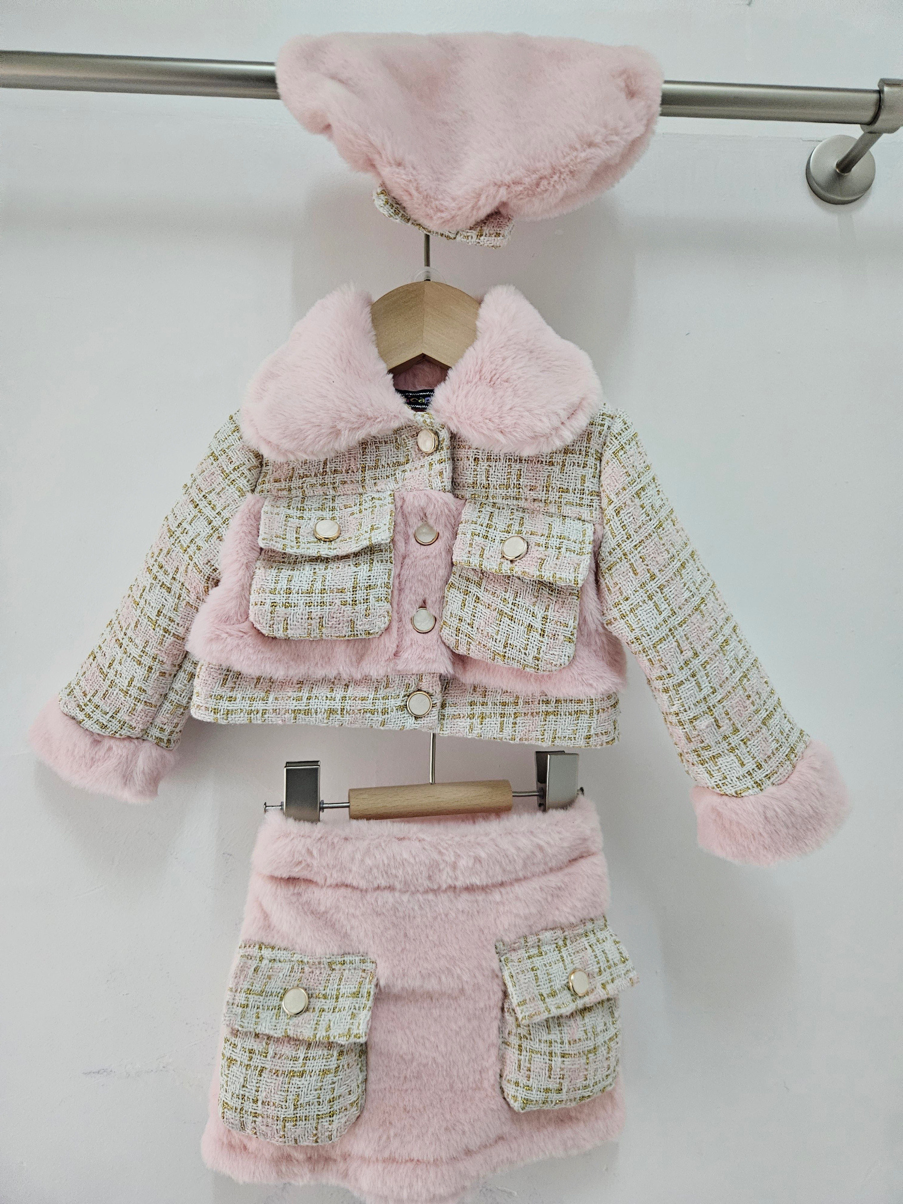 Wholesaler Chicaprie - Chic Tweed Checkered Jacket Set with Collar and Short Faux Fur Skirt, Baby Girl Bow Beret