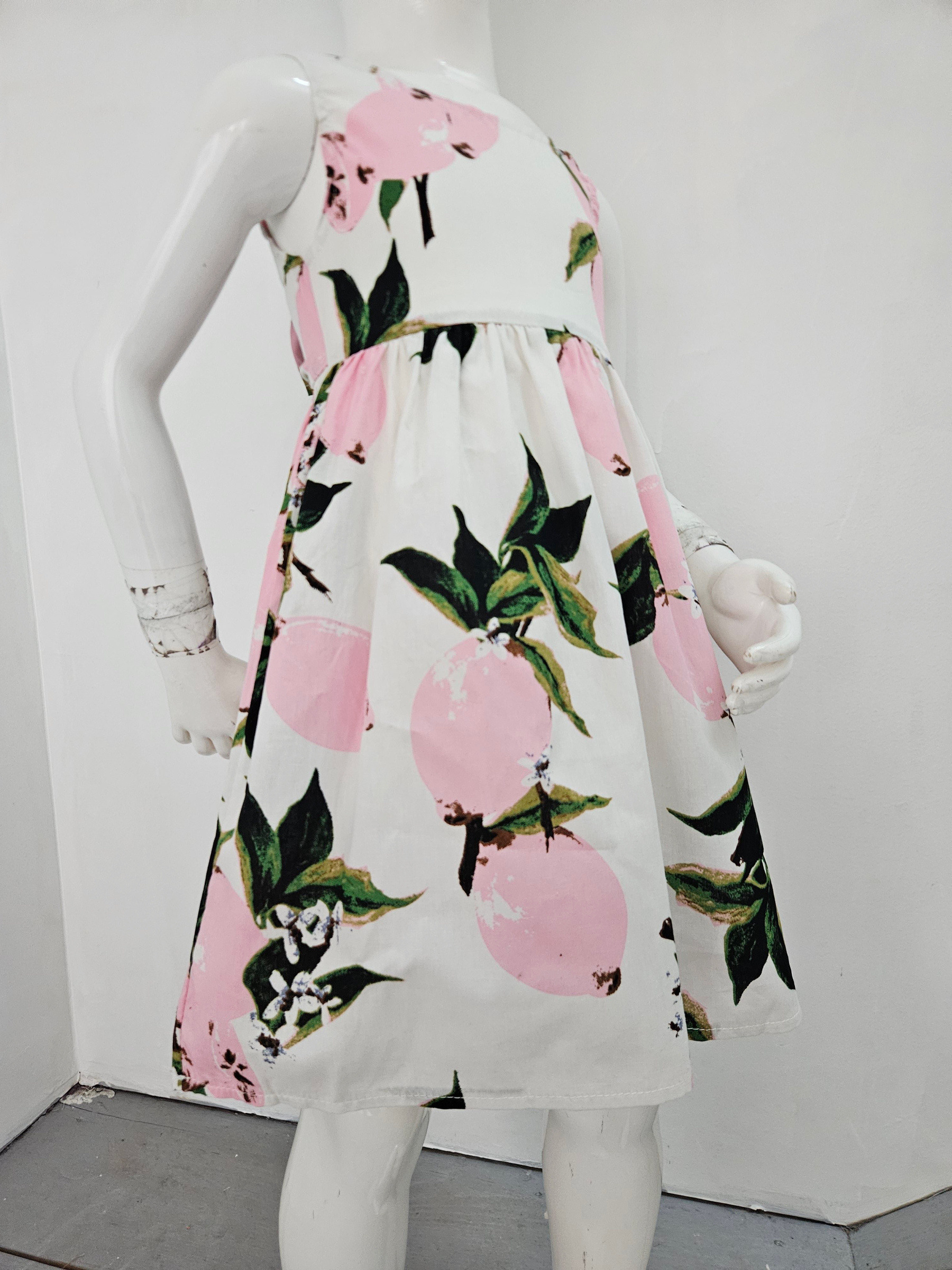 Grossiste Chicaprie - Robe Sans Manche Imprimé Fruit Citron Légère Et Fluide Avec Dos Ouvert Fille