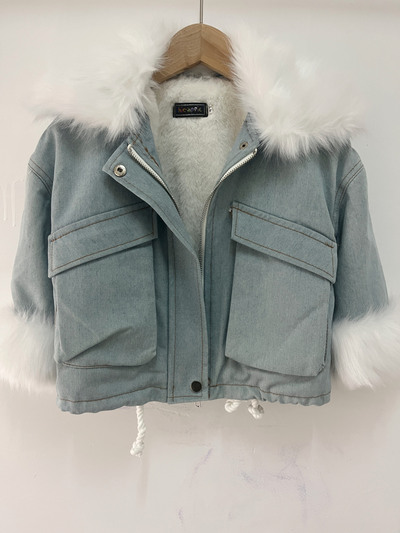 Grossista Chicaprie - Giacca di Jeans Stile Urbano per Ragazza con Zip, Colletto e Interno in Pelliccia Sintetica Grossista Chicaprie - Giacca di Jeans Stile Urbano per Ragazza con Zip, Colletto e Interno in Pelliccia Sintetica