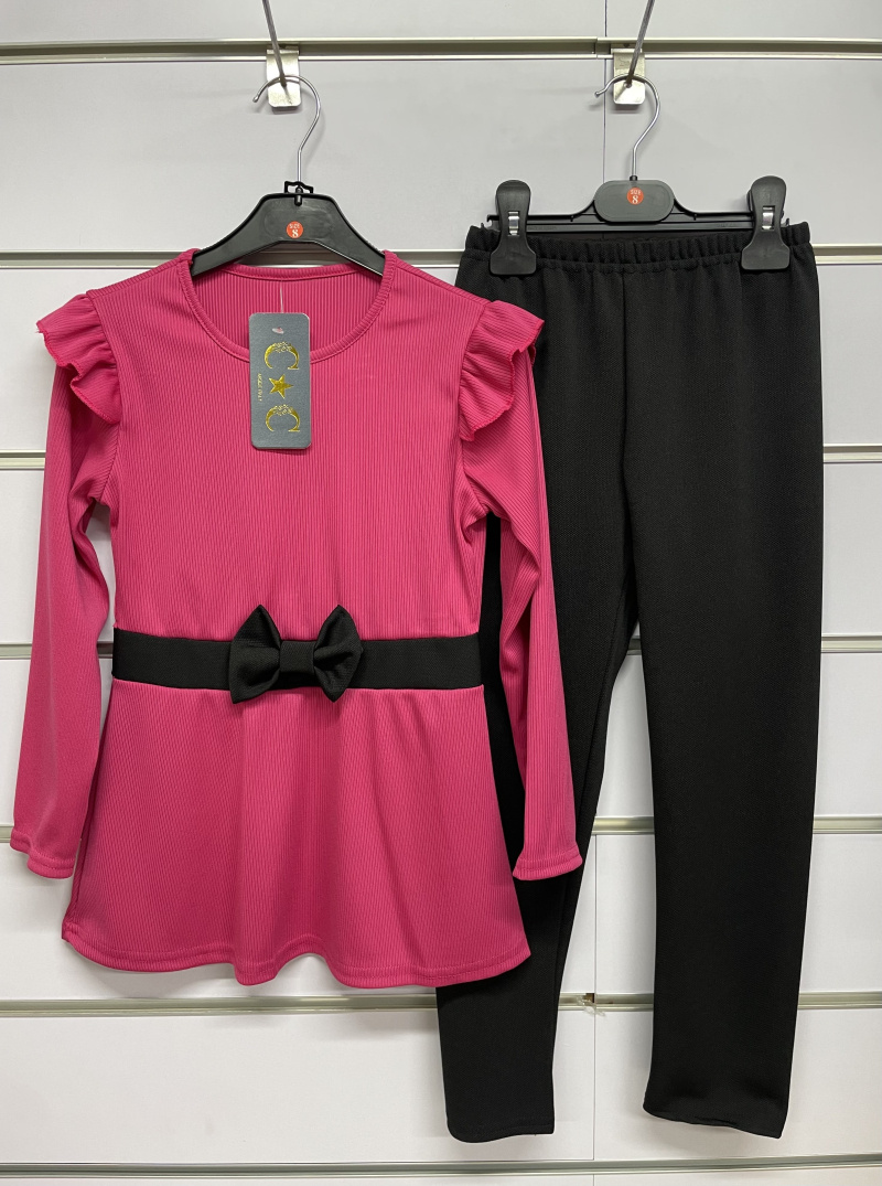 Grossista CHIC COOL - Insieme due pezzi in tessuto a coste con bel papillon