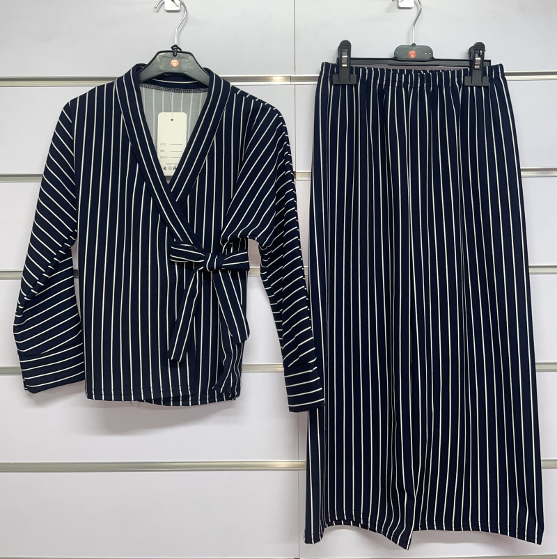 Grossista CHIC COOL - Insieme a righe due pezzi con scollo a cuore in tessuto CRÊPE SCUBA