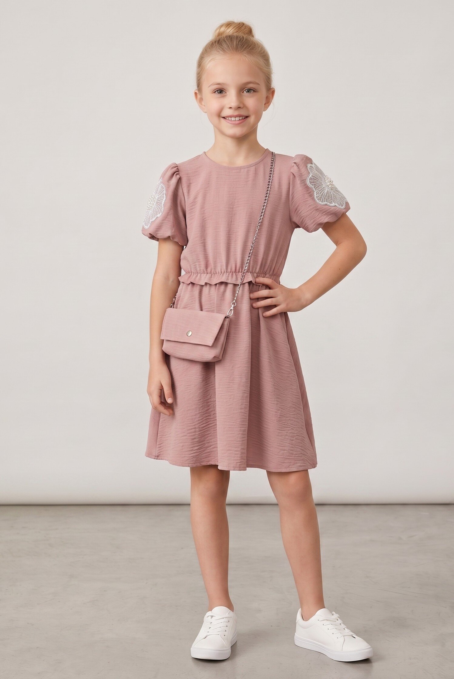 Grossista CHIC COOL - Abito con fiore e borsa