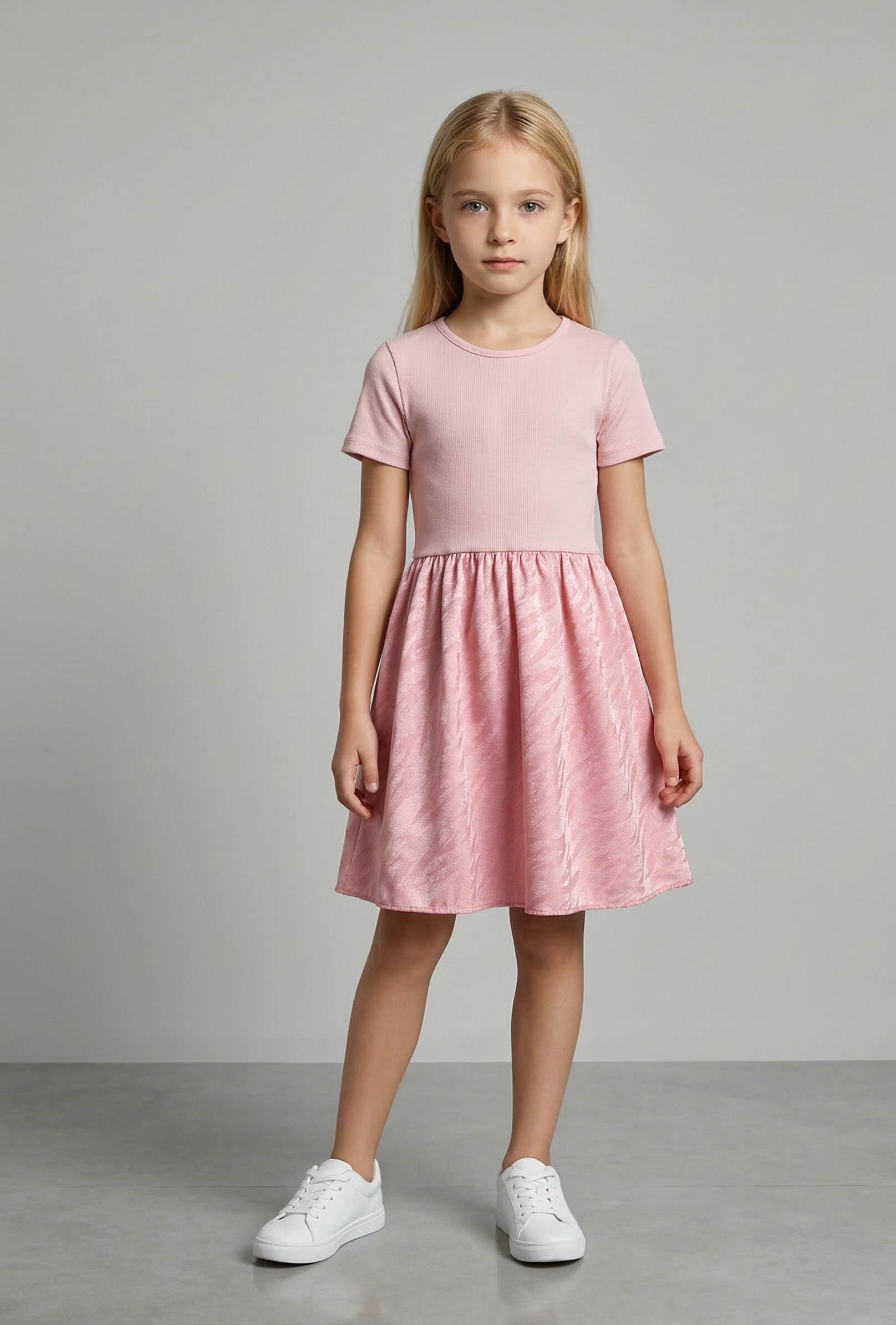Großhändler CHIC COOL - Kurzärmliges Kleid mit Muster