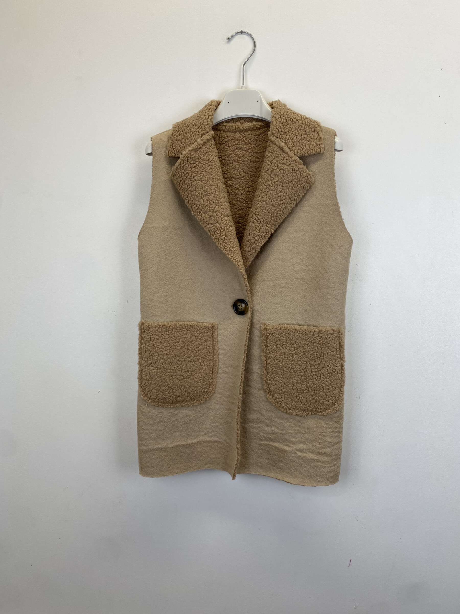 Wholesaler CHIC ROUGE - Vests