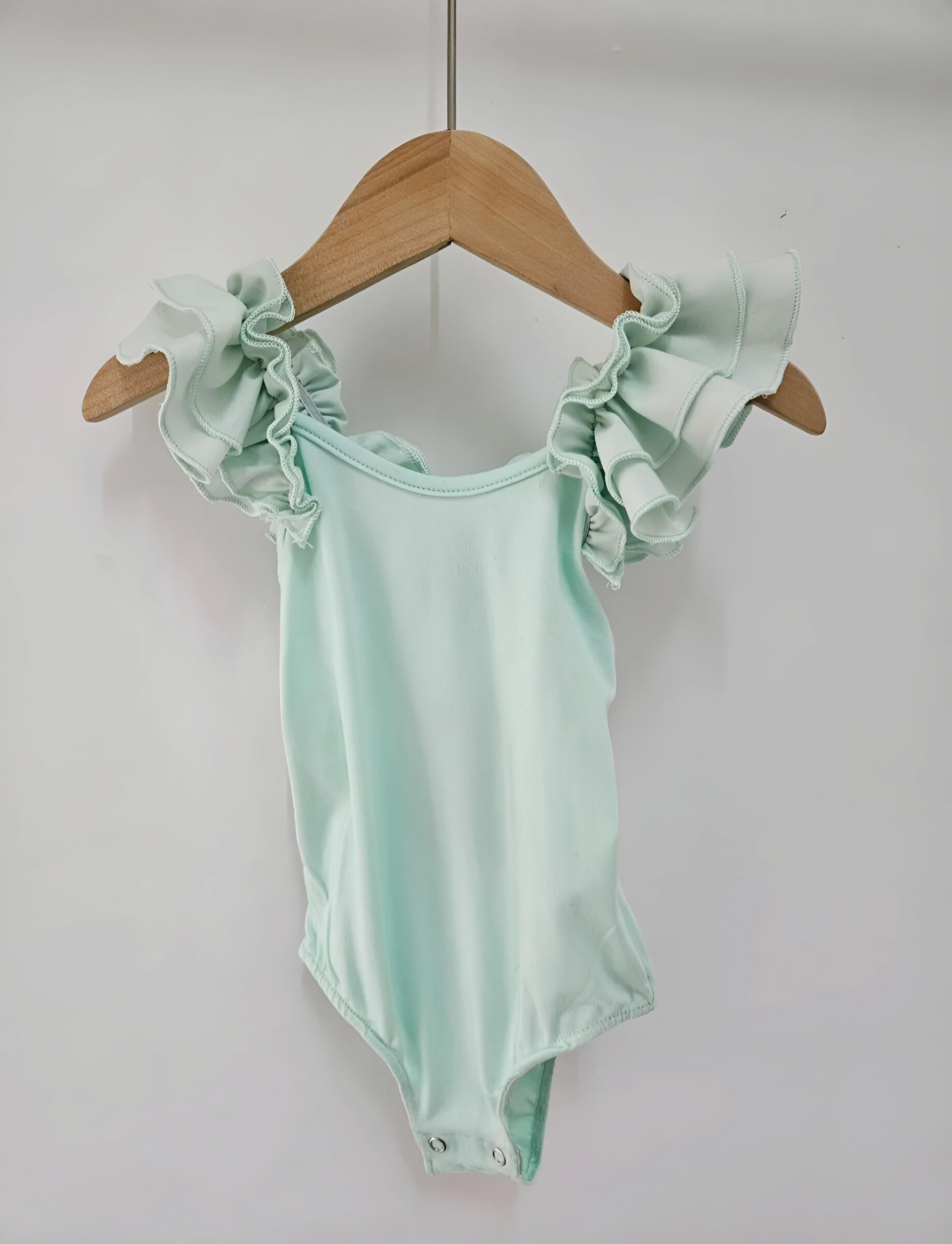 Mayorista Chicaprie - Traje de baño de una pieza liso con hombros con volantes para niñas