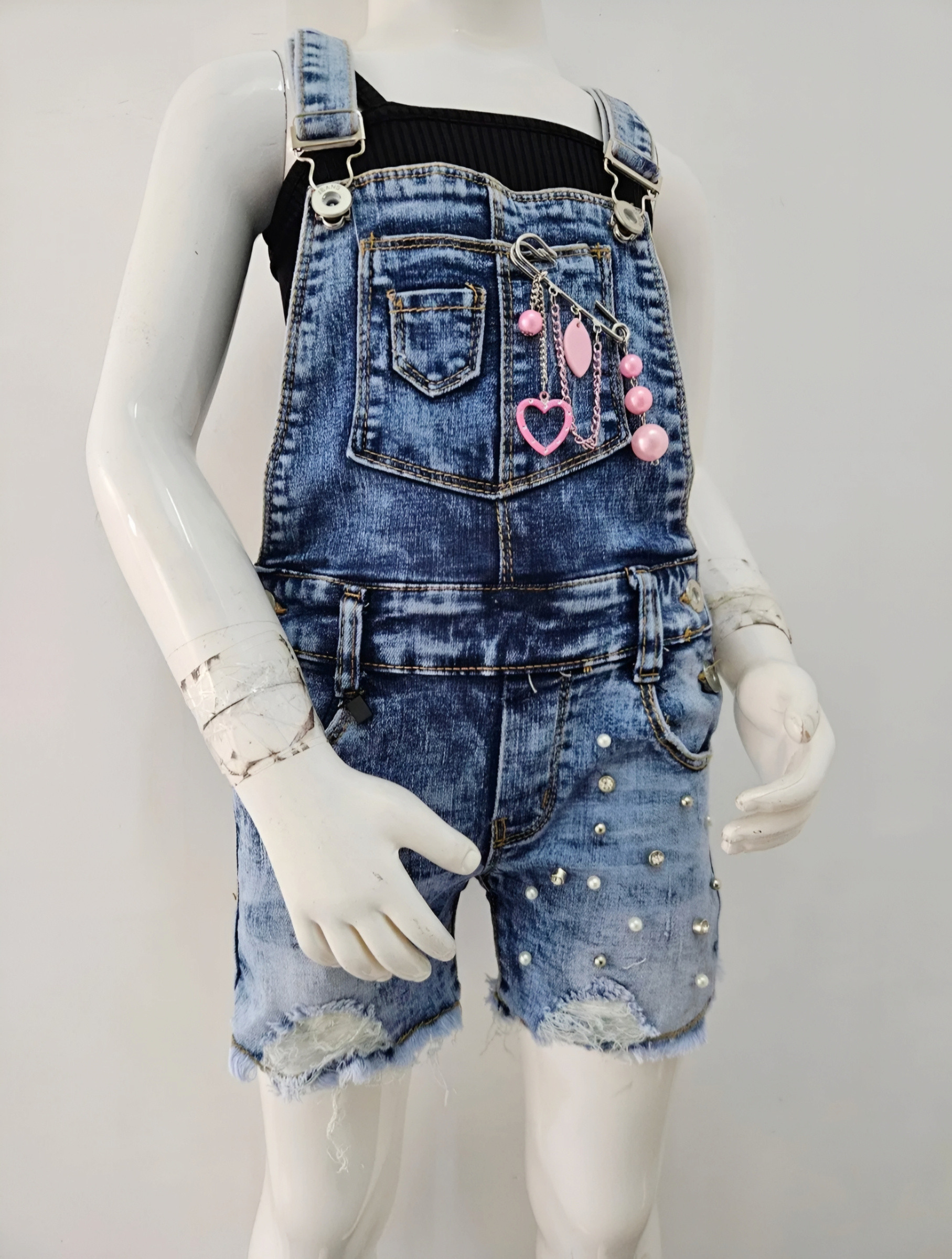 Grossiste Chicaprie - Salopette Short Jeans Perlés Avec Broche Métallique Poches Fille