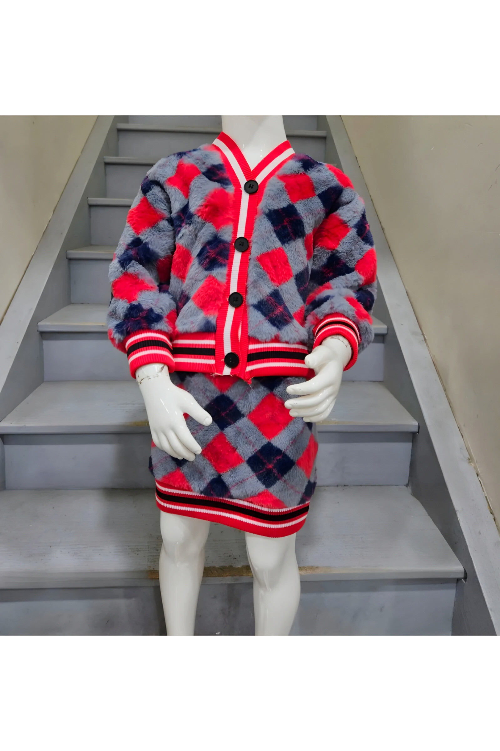 Grossista Chicaprie - Set gilet in pelliccia sintetica a quadri e gonna corta da ragazza