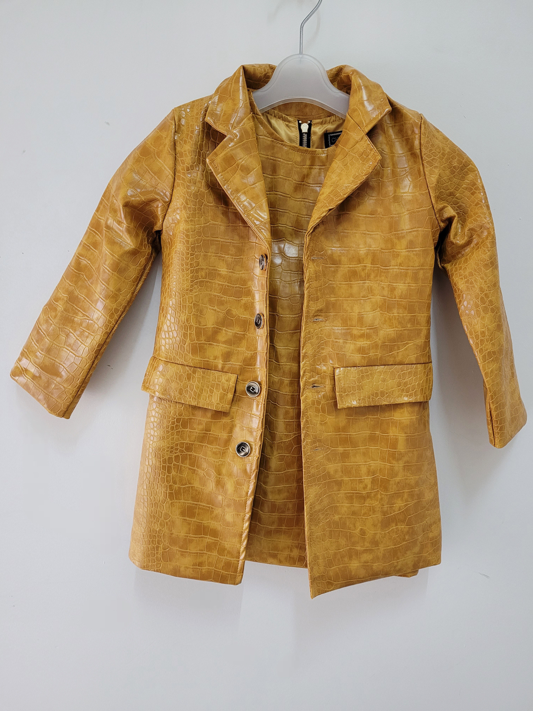 Grossista Chicaprie - Completo Ragazza Stile Urbano Croco con Trench Abbottonato e Abito Corto Unito