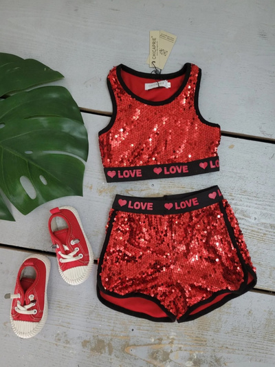 Grossista Chicaprie - Completo Crop Top e Shorts con Paillettes e Fasce Love Sport per Ragazza Grossista Chicaprie - Completo Crop Top e Shorts con Paillettes e Fasce Love Sport per Ragazza