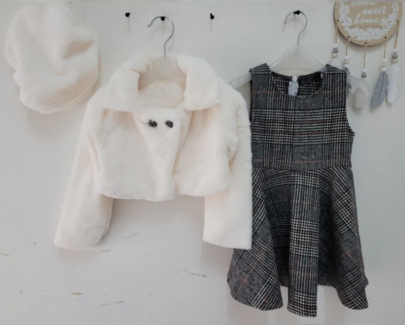 Grossista Chicaprie - Completo da bambina composto da gilet in pelliccia sintetica tinta unita e abito fluido a quadri senza maniche