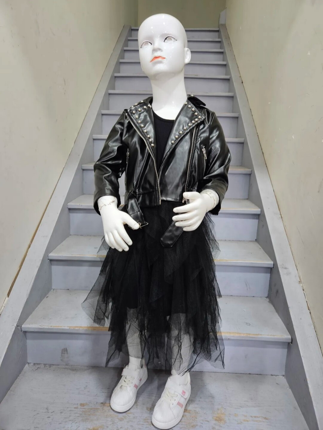 Grossista Chicaprie - Completo con giacca in similpelle e abito in voile stile biker per una ragazza ribelle