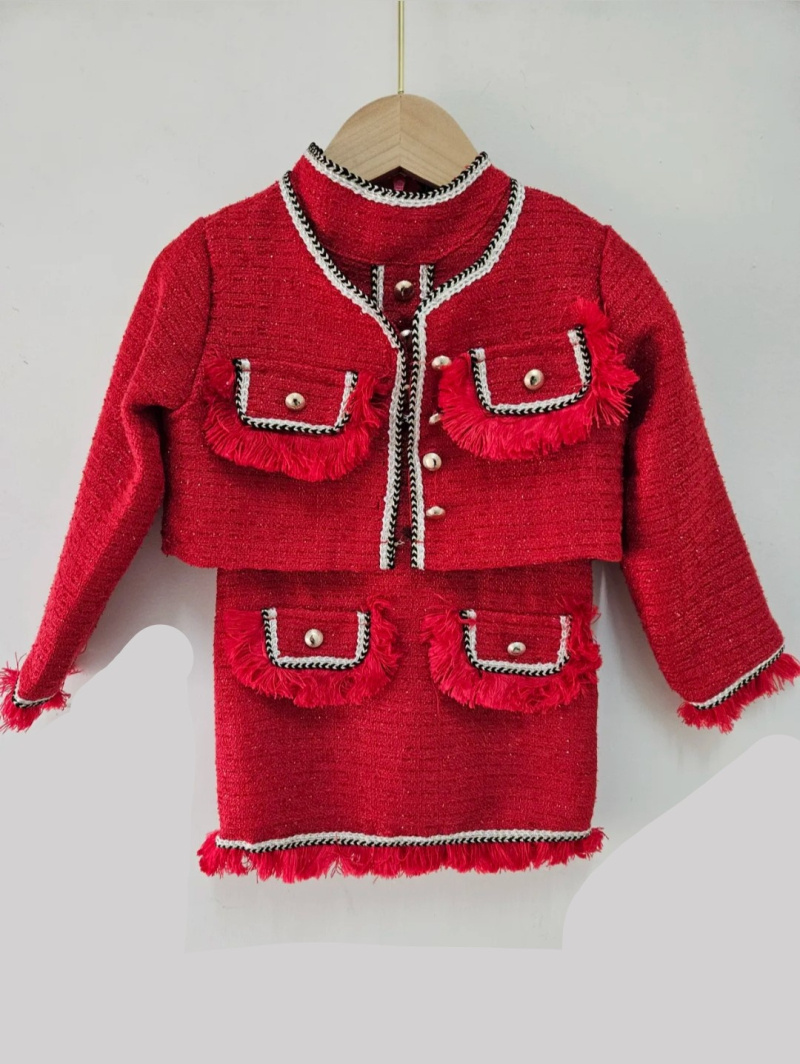 Grossista Chicaprie - Completo da bambina con giacca e vestito in tweed tinta unita, finte tasche decorative e frange