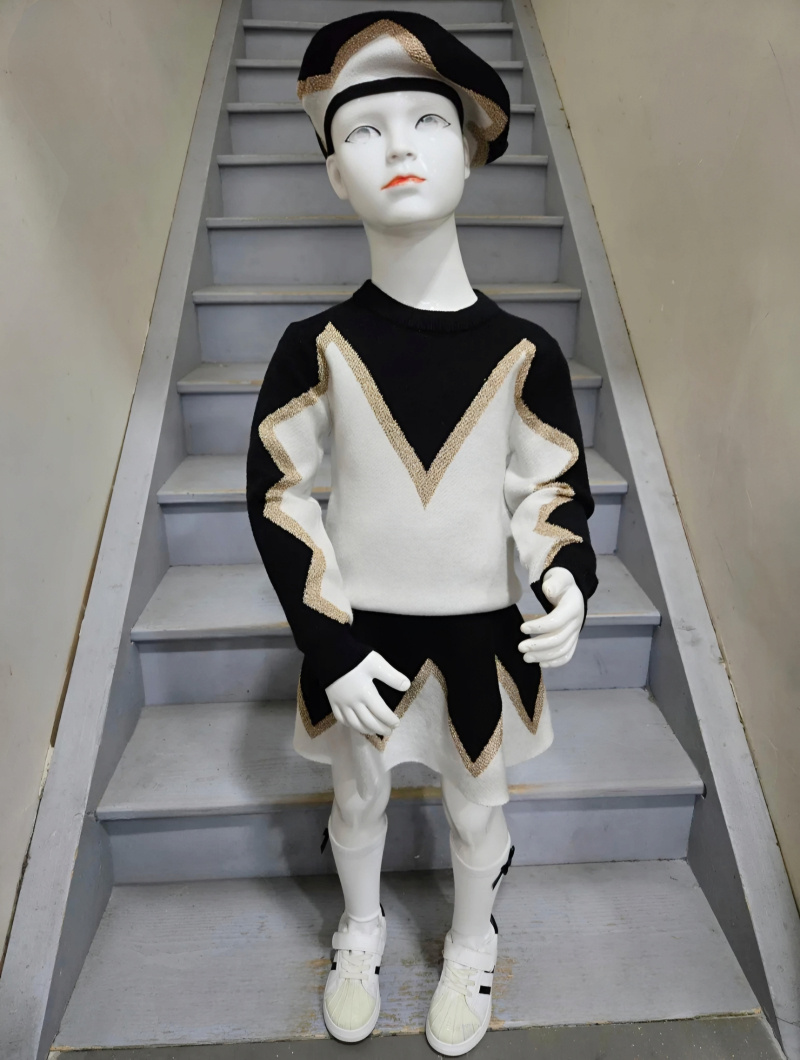 Grossista Chicaprie - Maglione e minigonna in maglia a fantasia astratta con basco da cerimonia per bambina
