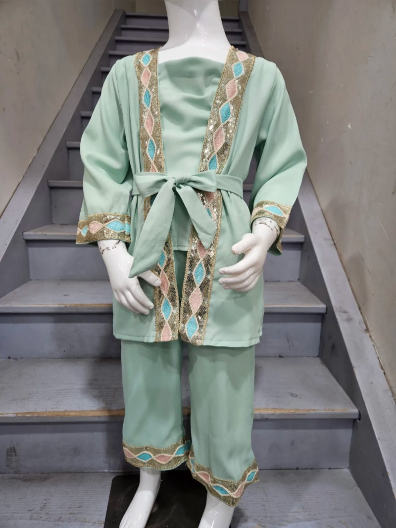 Großhändler Chicaprie - Leichtes Mädchen-Outfit bestehend aus einem bestickten Kimono und einer einfarbigen Hose mit Strass und Pailletten