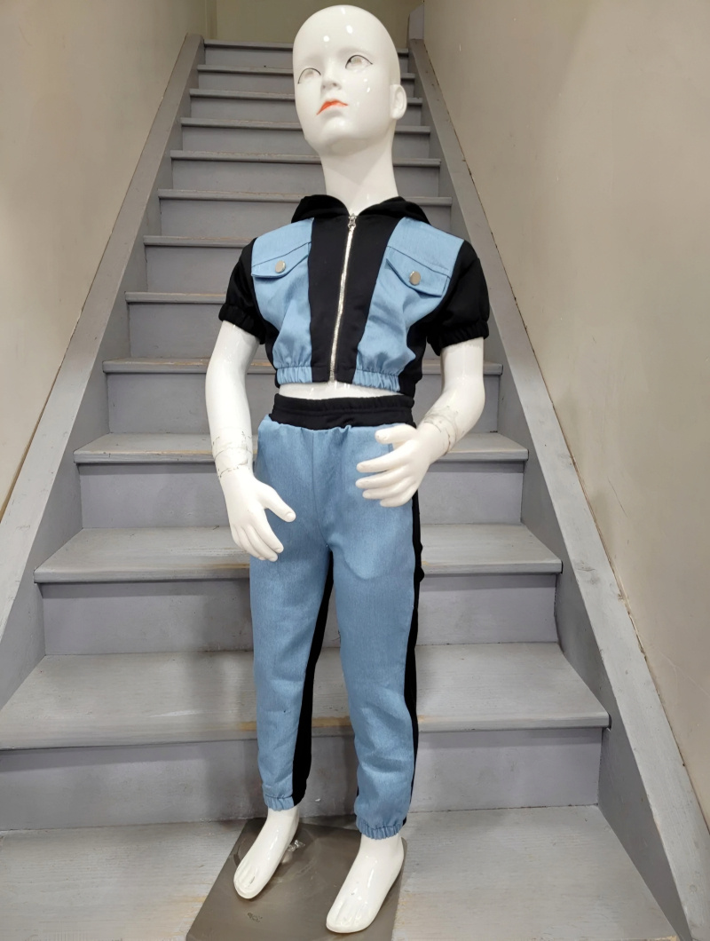 Grossista Chicaprie - Completo sportivo da ragazza composto da felpa corta con zip e cappuccio e pantaloni da jogging in denim tinta unita stile urbano