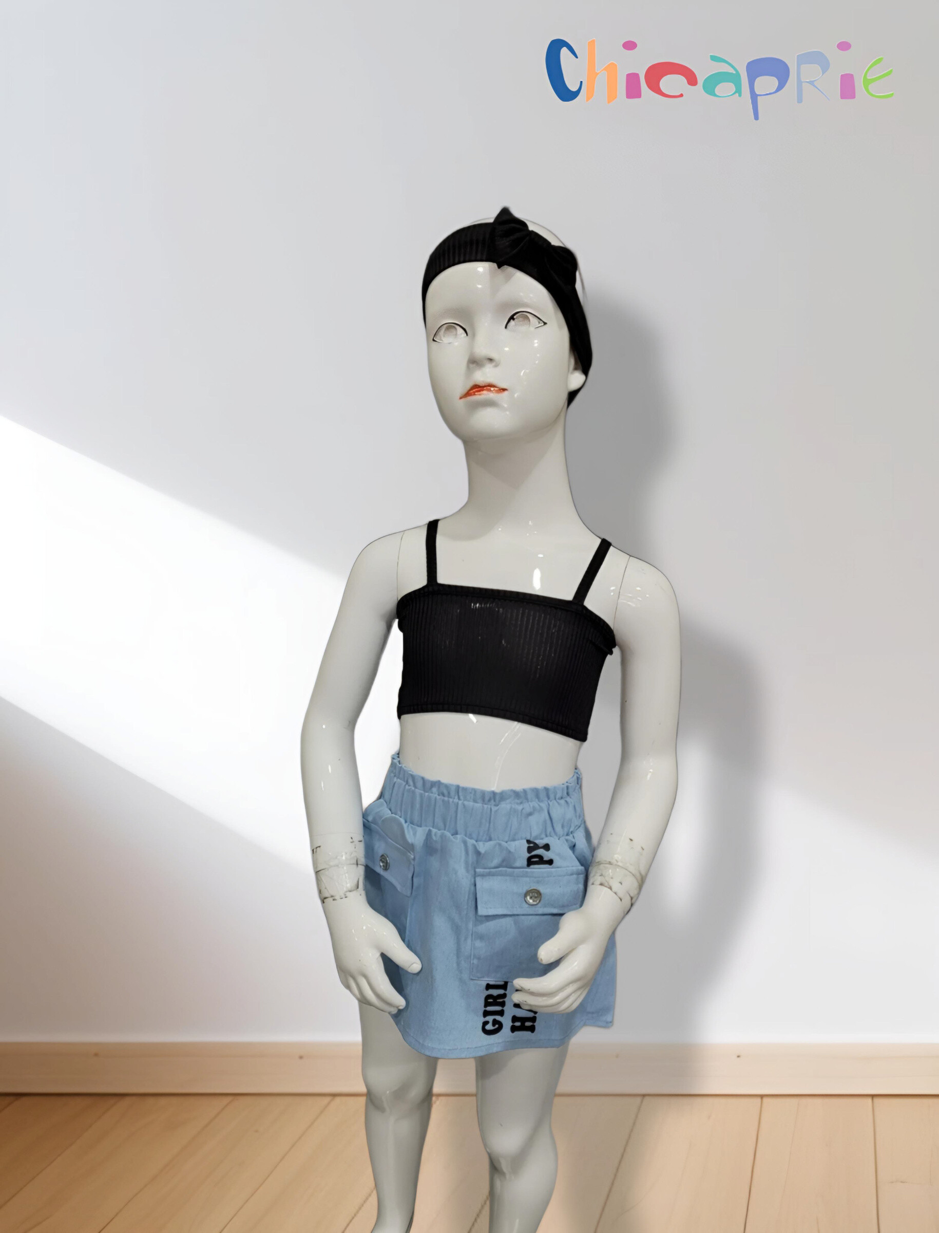 Grossista Chicaprie - Completo ragazza composto da top corto a bretelline tinta unita e minigonna in jeans