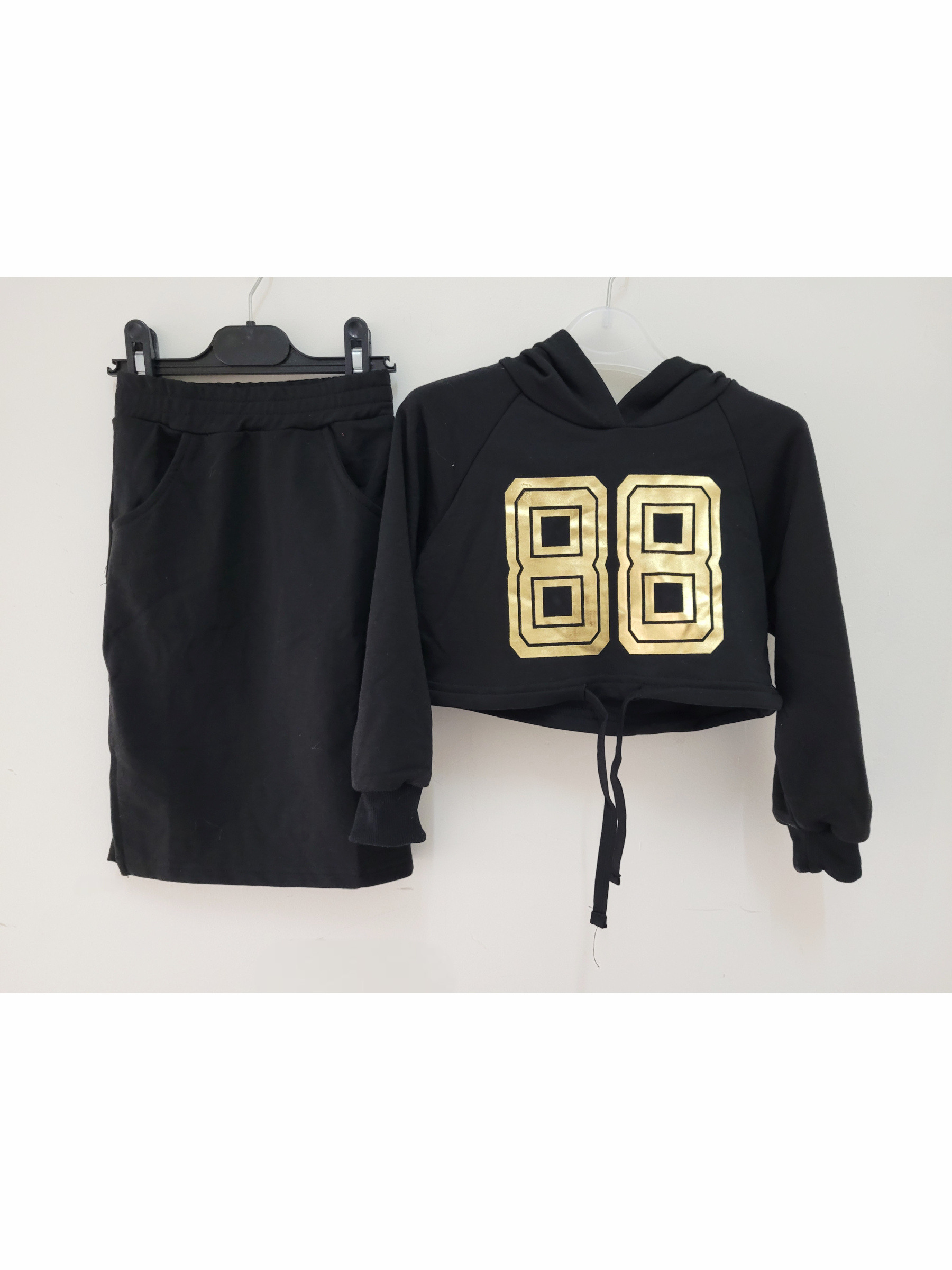 ENSEMBLE DE JOGGING SWEAT ET PANTALON DE JOGGING AVEC INSCRIPTION ENSEMBLE DE JOGGING SWEAT ET PANTALON DE JOGGING AVEC INSCRIPTION