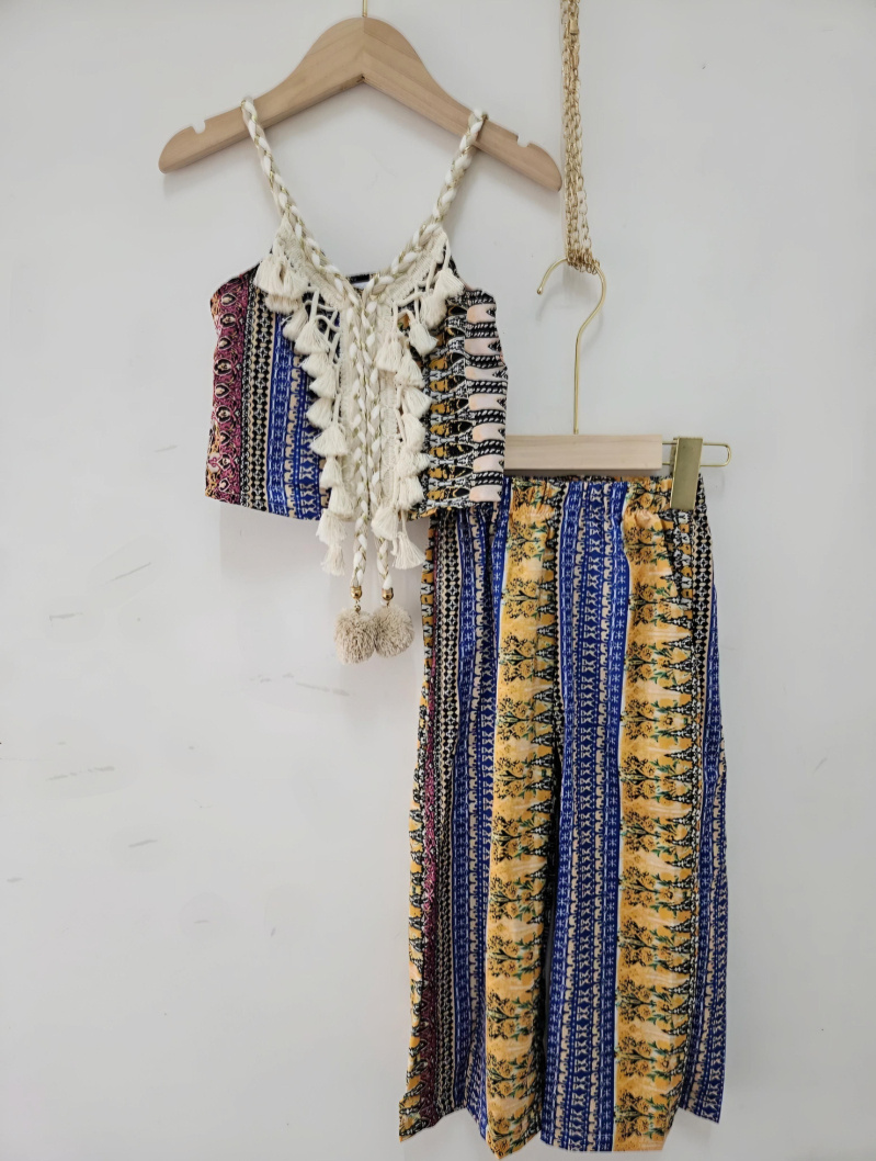 Wholesaler Chicaprie - Girl's outfit consisting of a fringed and pompom-trimmed cami top and flowing printed trousers