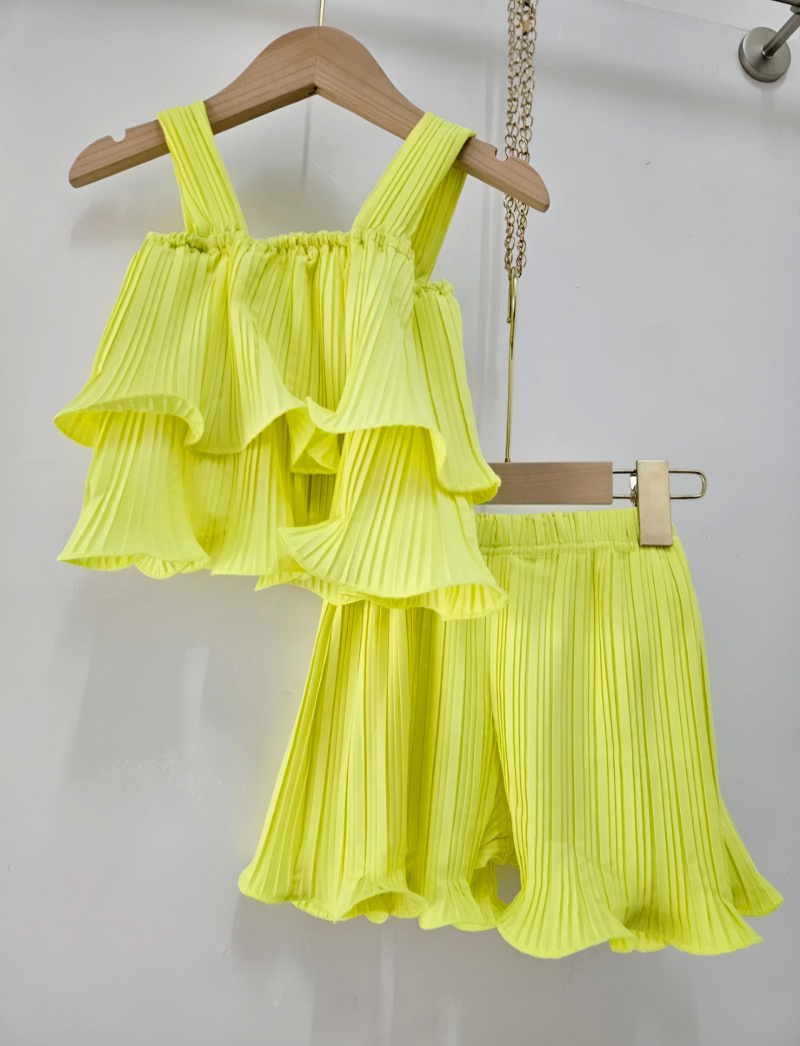 Großhändler Chicaprie - Set aus schlichtem, fließendem Rüschenoberteil und plissierten Shorts für Mädchen