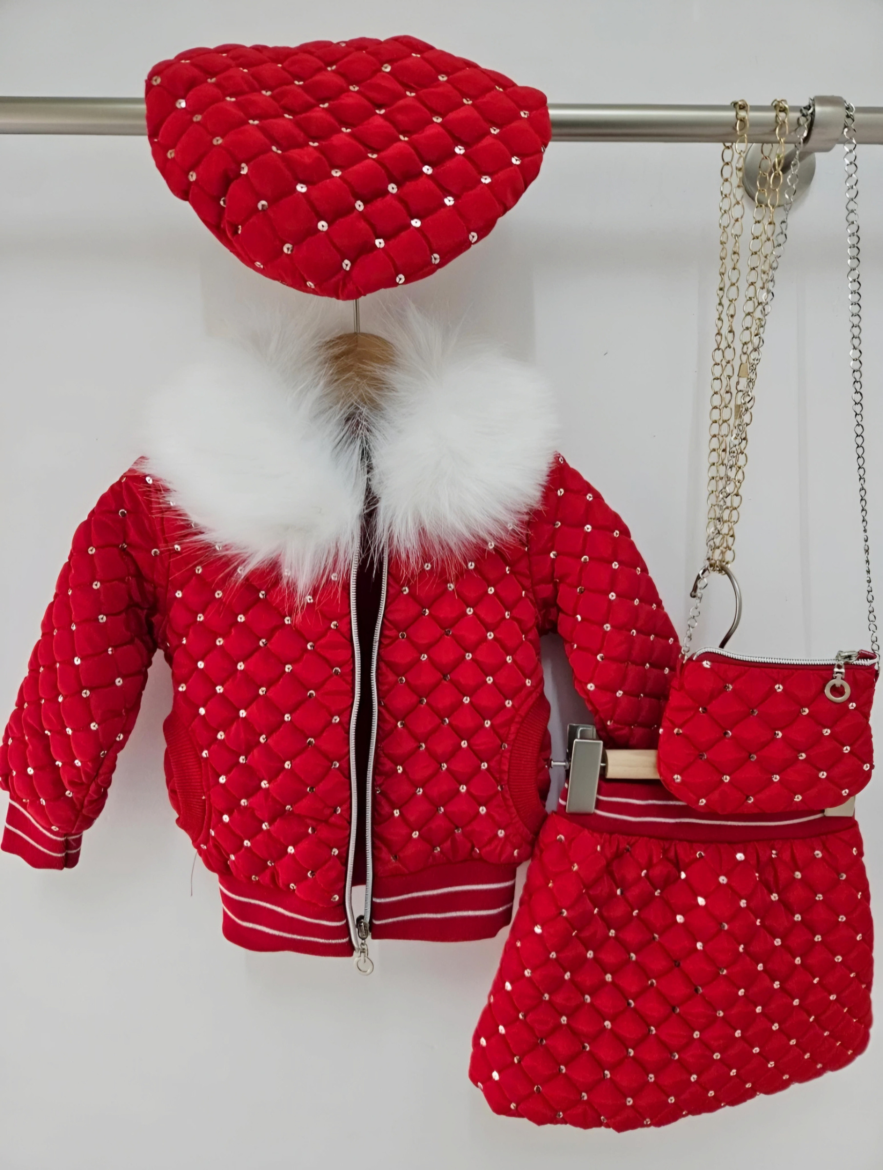 Grossiste Chicaprie - Ensemble Veste Faux Fourrure Et Jupe Courte Matelassé Paillette Uni Fille