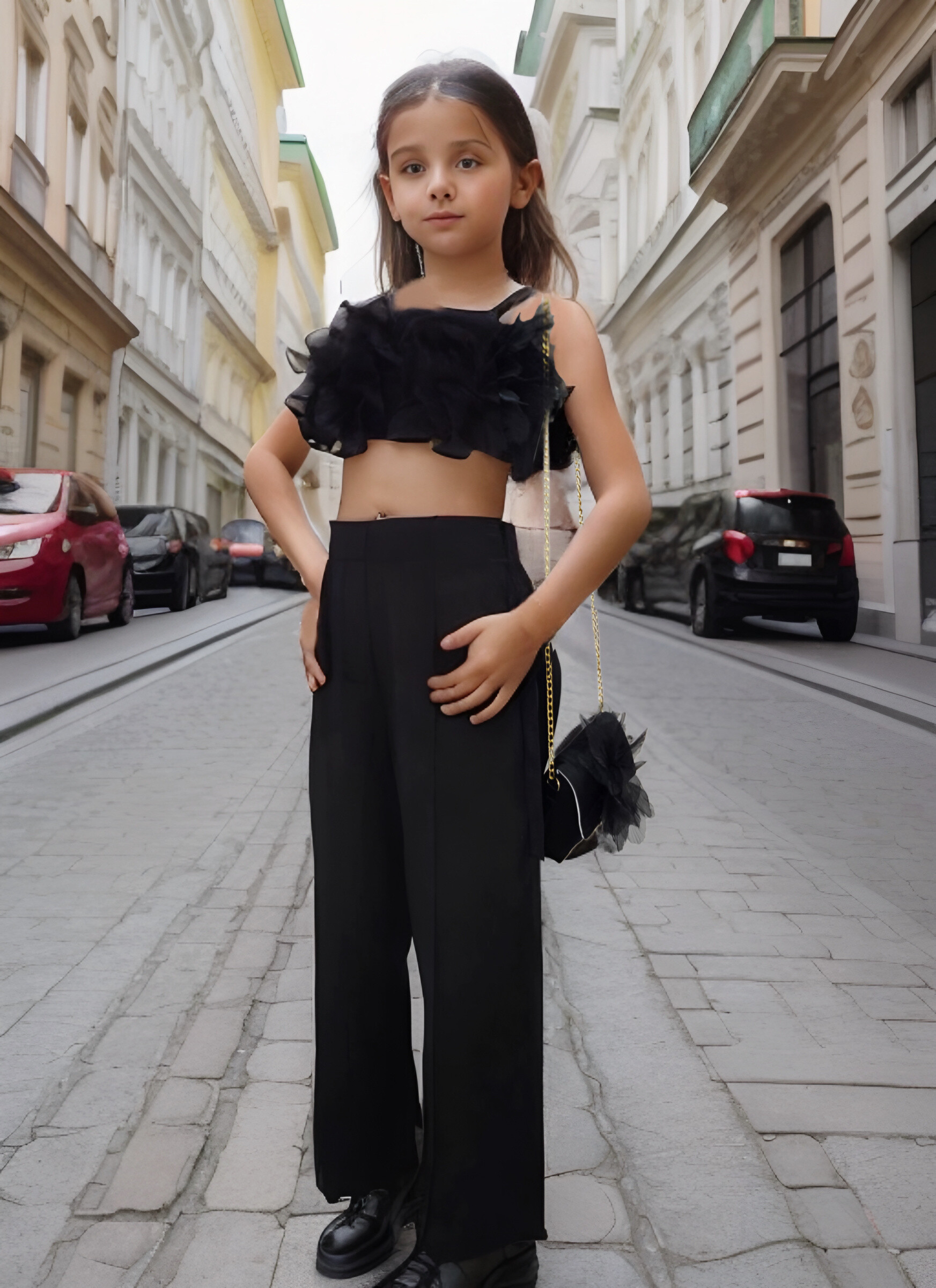 Grossiste Chicaprie - Ensemble Crop Top Bretelles Finement Côtelé Voilage Fleurie Avec Pantalon Uni Fille