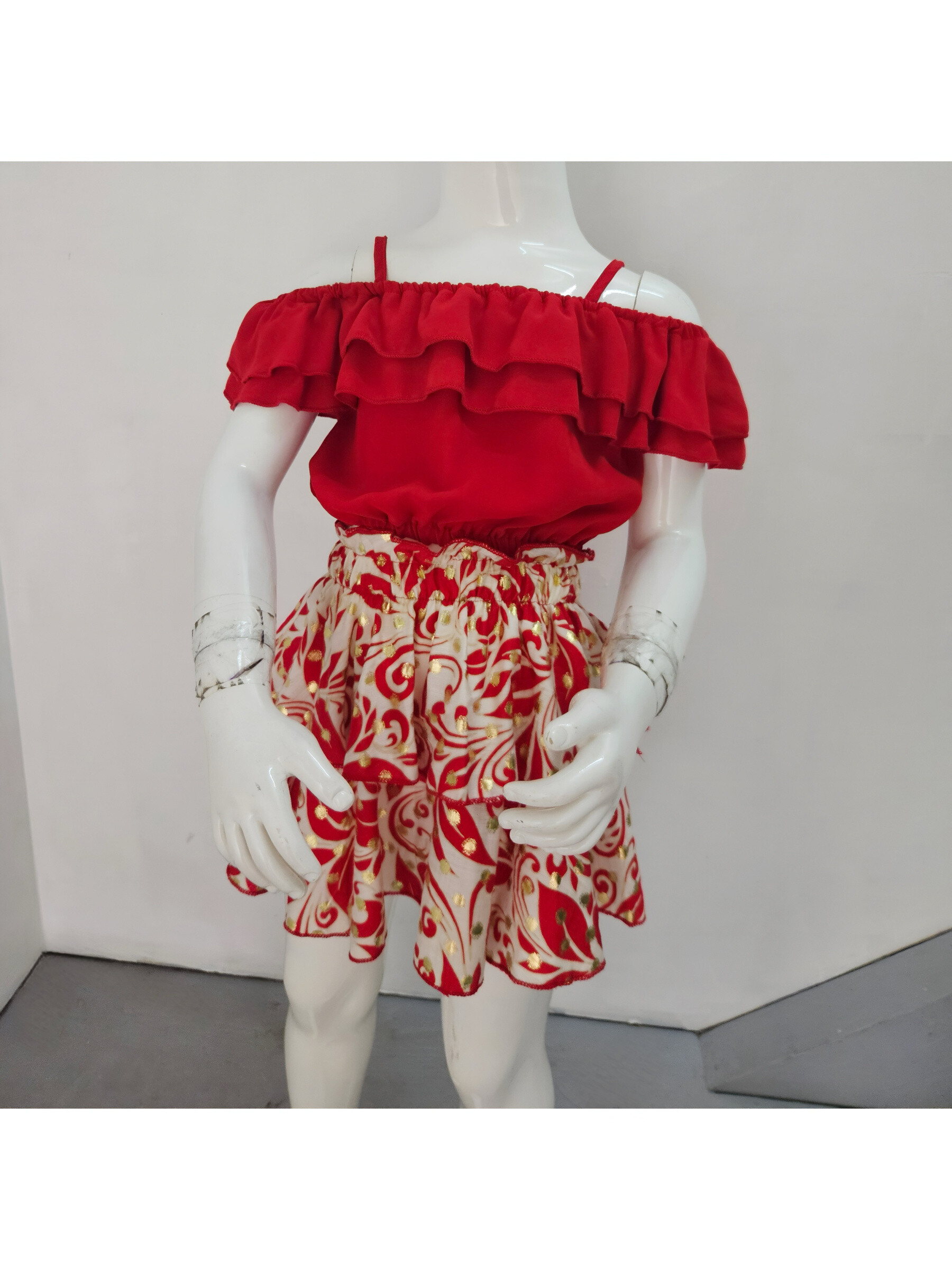 Grossiste Chicaprie - Ensemble Top Volants Epaules Nues Avec Jupe Plissée Fleurie Et Dorée Fille
