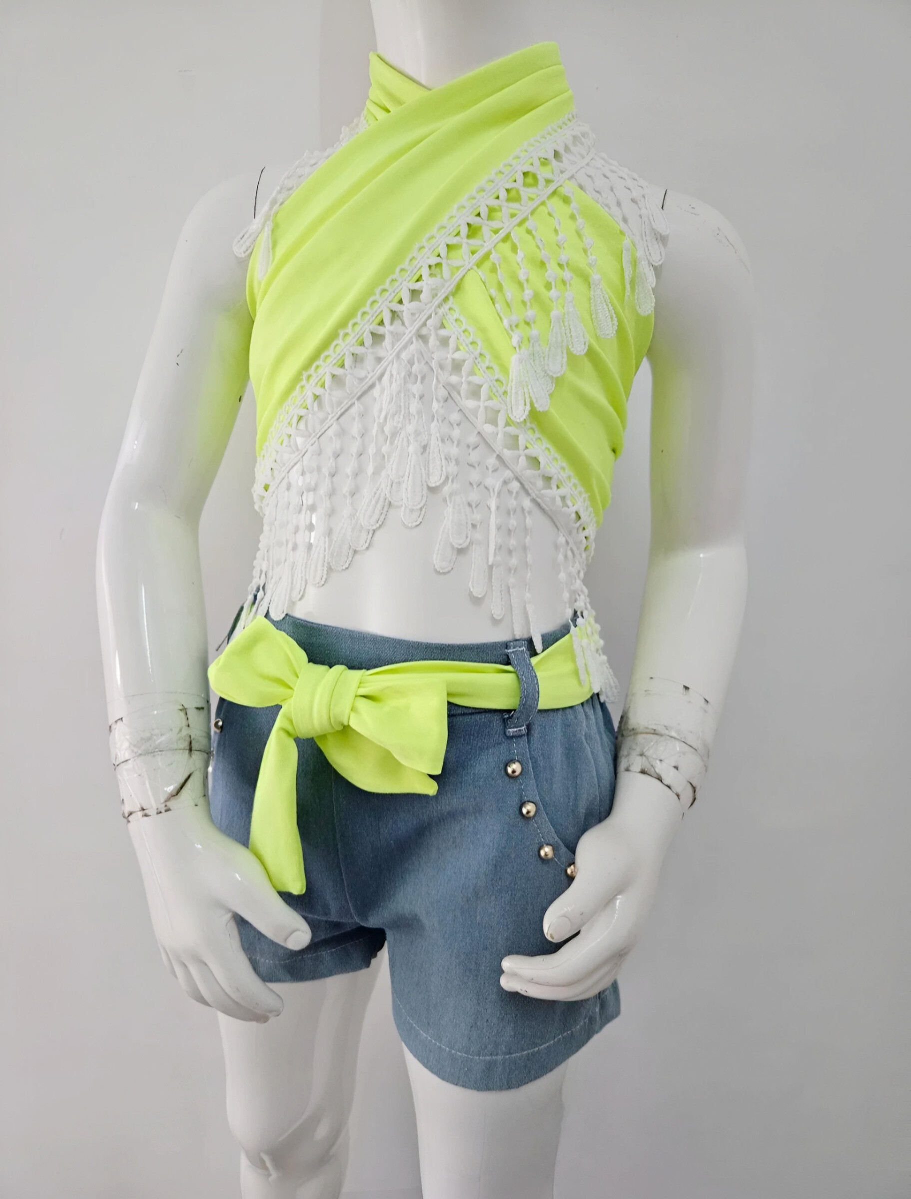 Wholesaler Chicaprie - Cropped crisscross top with fringe, open back and studded denim shorts with ribbon for girls