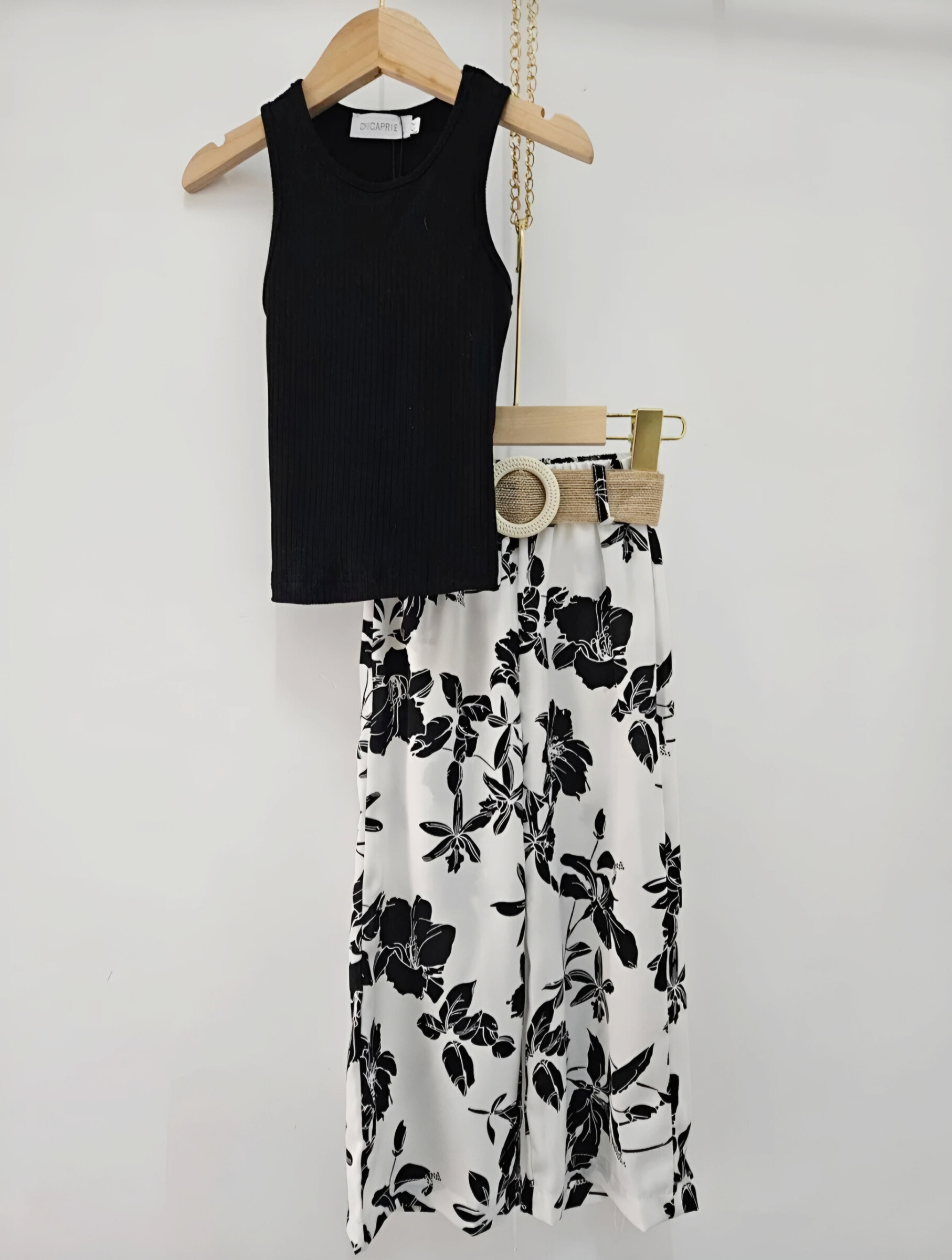 Mayorista Chicaprie - Conjunto de top finamente acanalado y pantalones fluidos con flores y cinturón para niñas