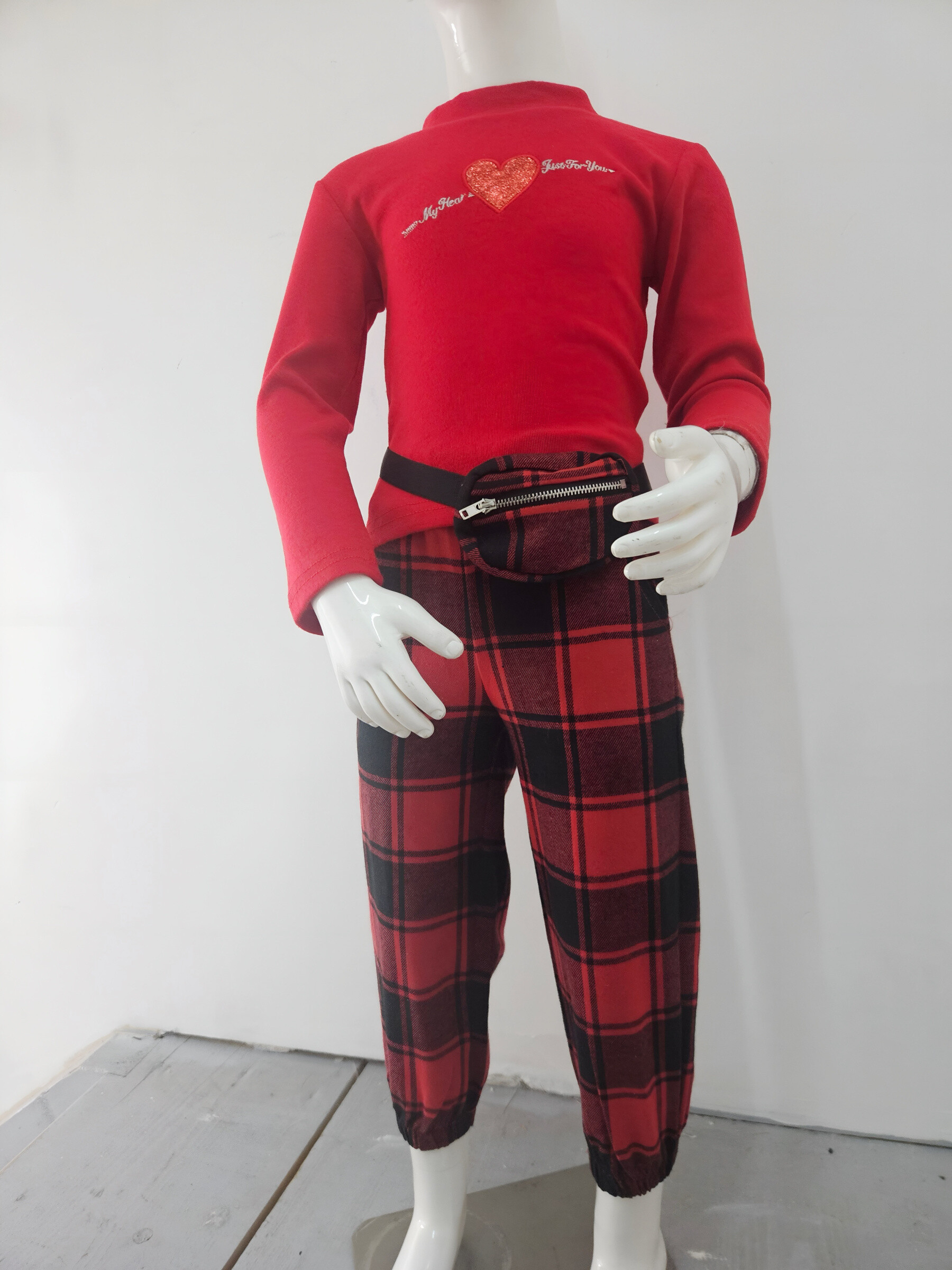 Großhändler Chicaprie - Set mit Pullover mit Herzdruck und karierten Hosen, Mädchen Bauchtasche