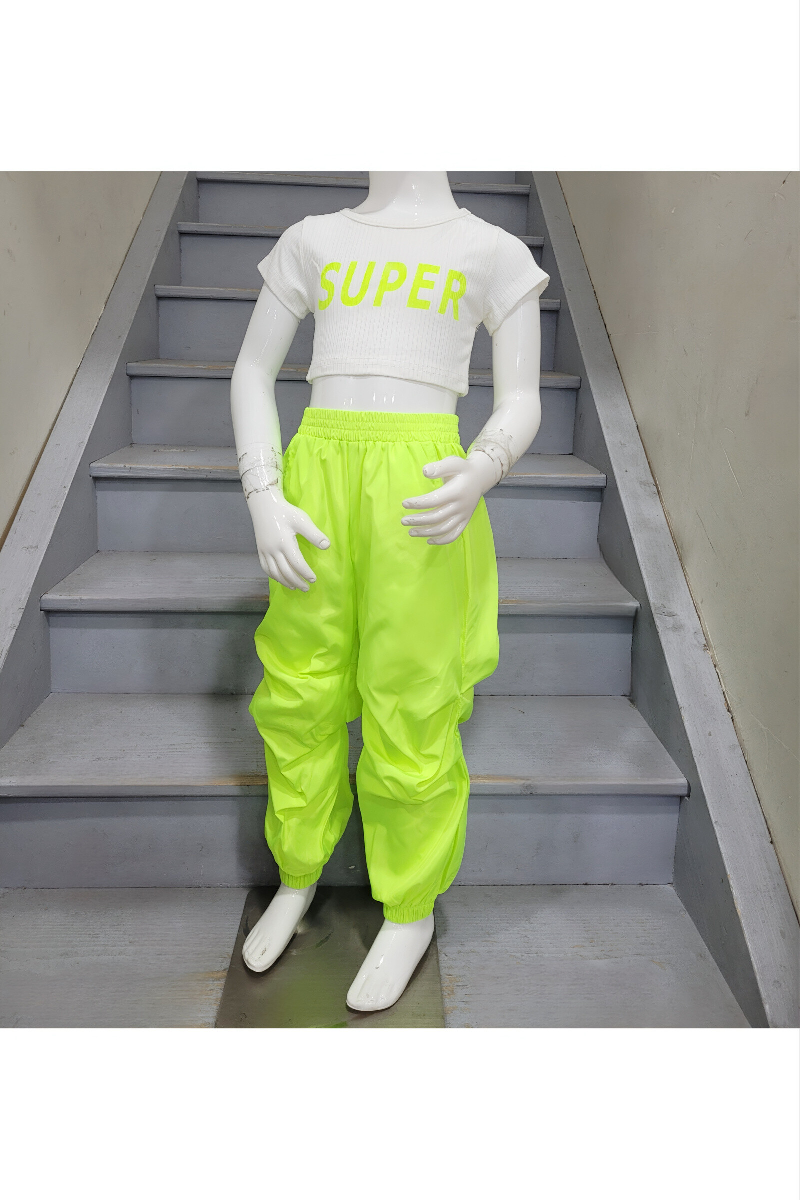 Grossiste Chicaprie - Ensemble Crop-Top Manches Courtes Et Pantalon Ample Uni Sportif Fille