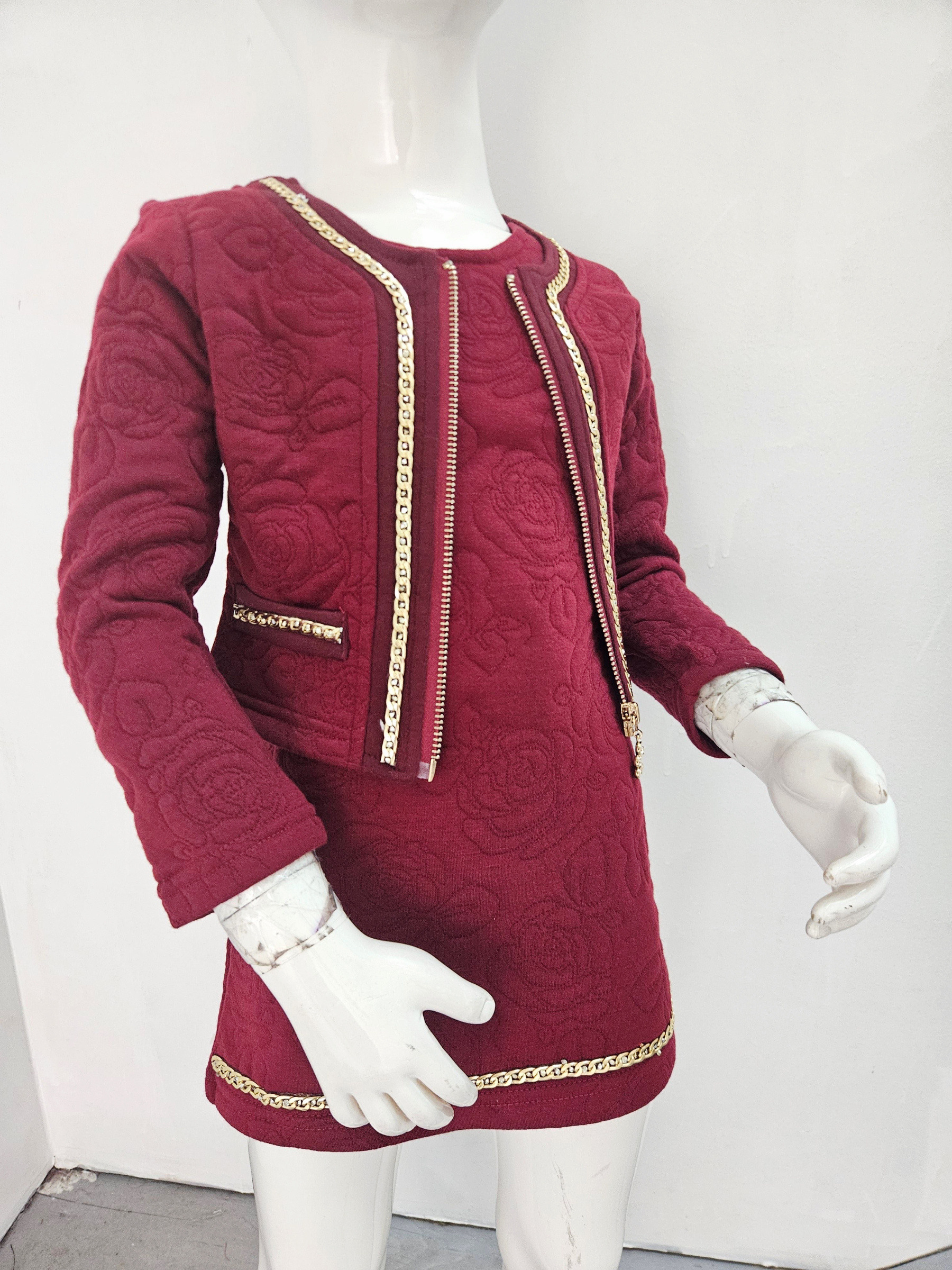 Grossiste Chicaprie - Ensemble gilet manches longues zip avec robe à texture florale et paillettes chaînes chic fille