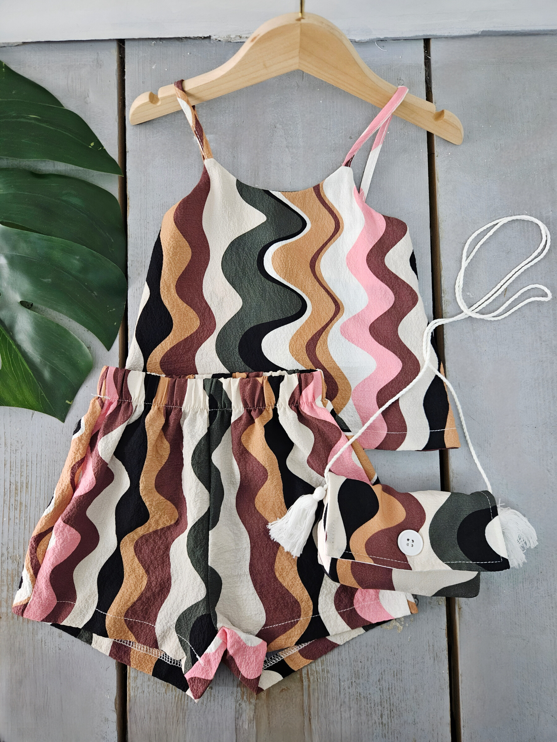 Grossiste Chicaprie - Ensemble Top Bretelles Et Short Imprimé Coloré Légère Et Fluide Avec Sac Fantaisie Fille