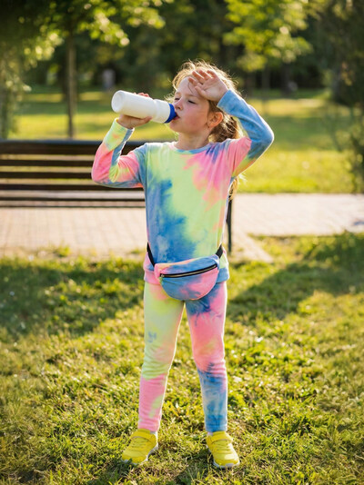 Grossista Chicaprie - Completo Top a Maniche Lunghe e Pantaloni Multicolore con Marsupio Sportivo per Ragazza Grossista Chicaprie - Completo Top a Maniche Lunghe e Pantaloni Multicolore con Marsupio Sportivo per Ragazza