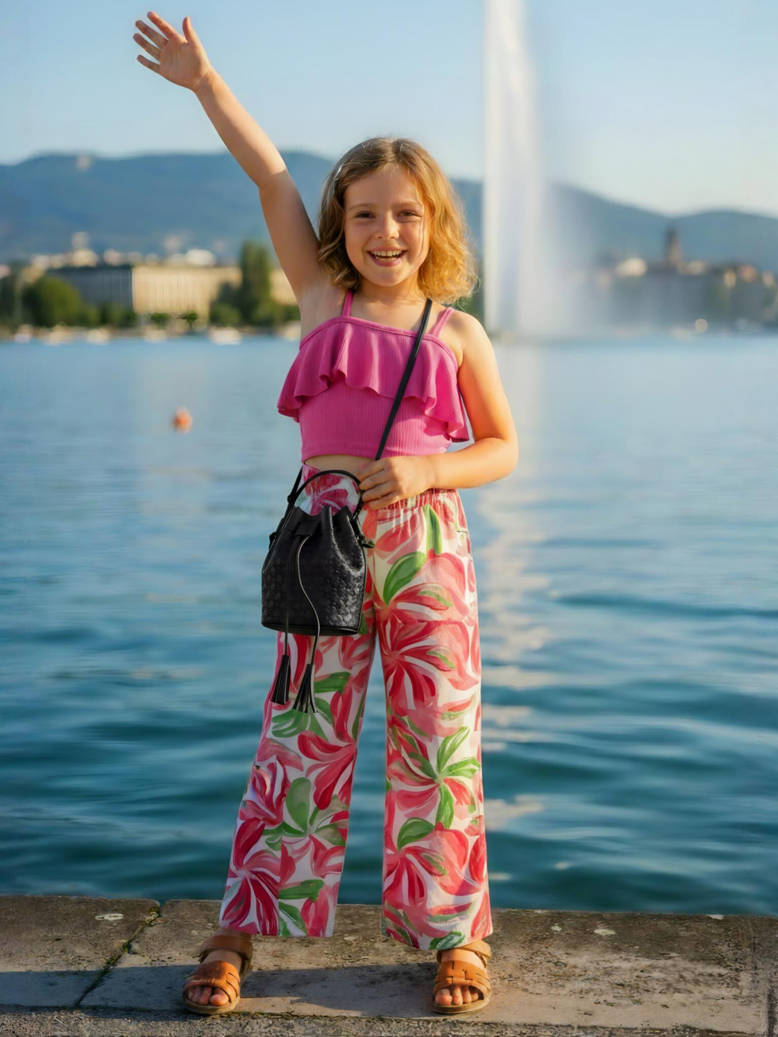 Grossiste Chicaprie - Ensemble Top Volants Finement Côtelé Et Pantalon Fluide Et Légère Fleuri Fille
