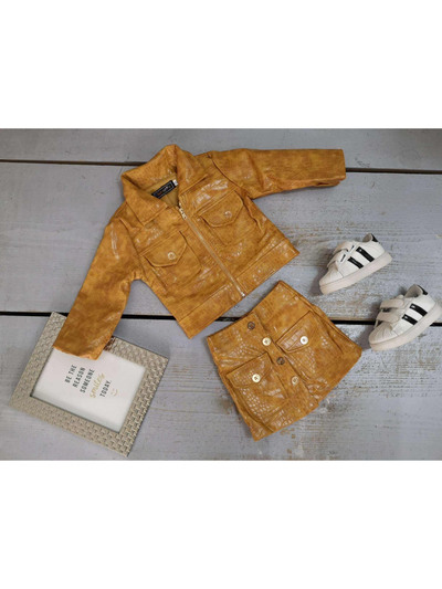 Grossista Chicaprie - Completo Giacca con Zip e Gonna Corta Abbottonata Stile Coccodrillo Motociclista Urbano per Bambina Grossista Chicaprie - Completo Giacca con Zip e Gonna Corta Abbottonata Stile Coccodrillo Motociclista Urbano per Bambina