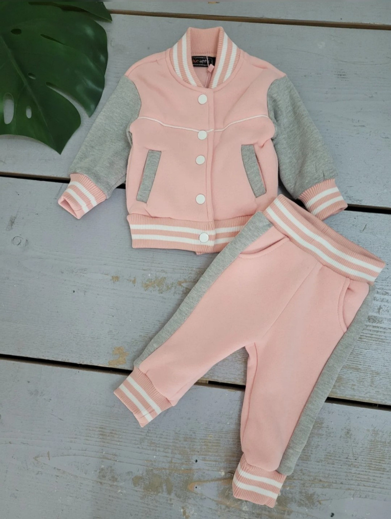 Grossista Chicaprie - Completo sportivo old school da bambina composto da gilet con bottoni e pantaloni della tuta a righe