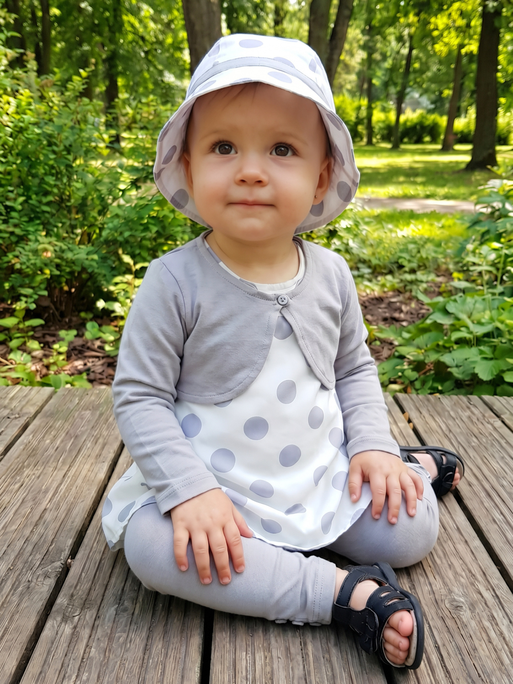 Grossiste Chicaprie - Ensemble Boléro Uni Et Robe Pois Sans Manches Avec Chapeau Bébé Fille