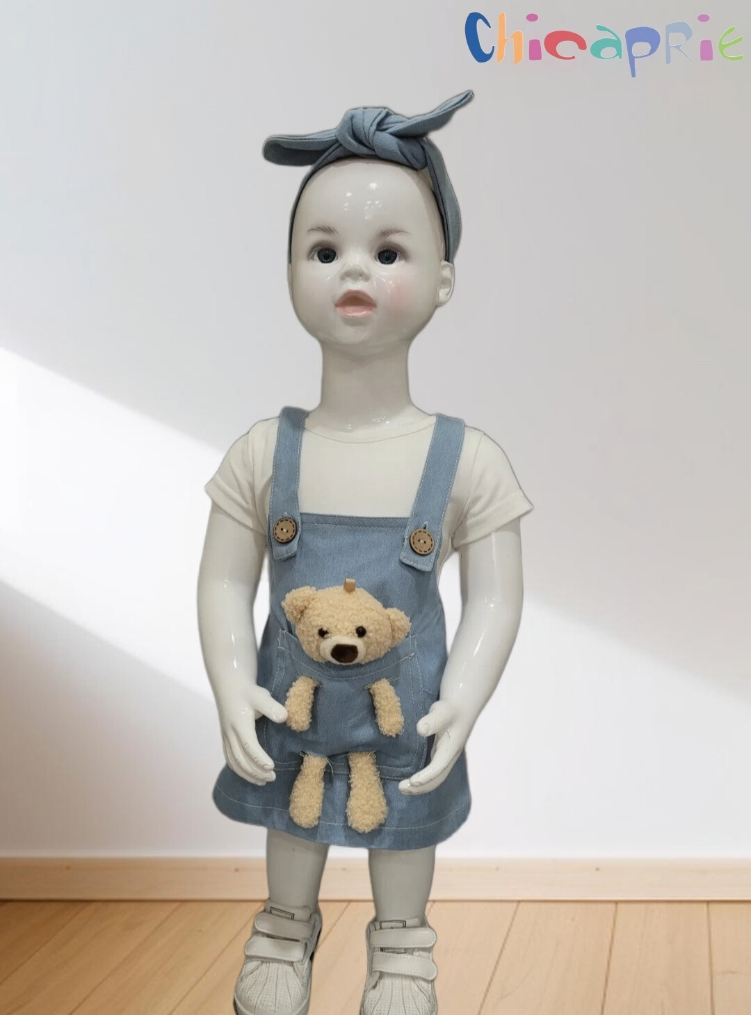 Grossista Chicaprie - Completo neonata con salopette in jeans orsetto e maglia a tinta unita