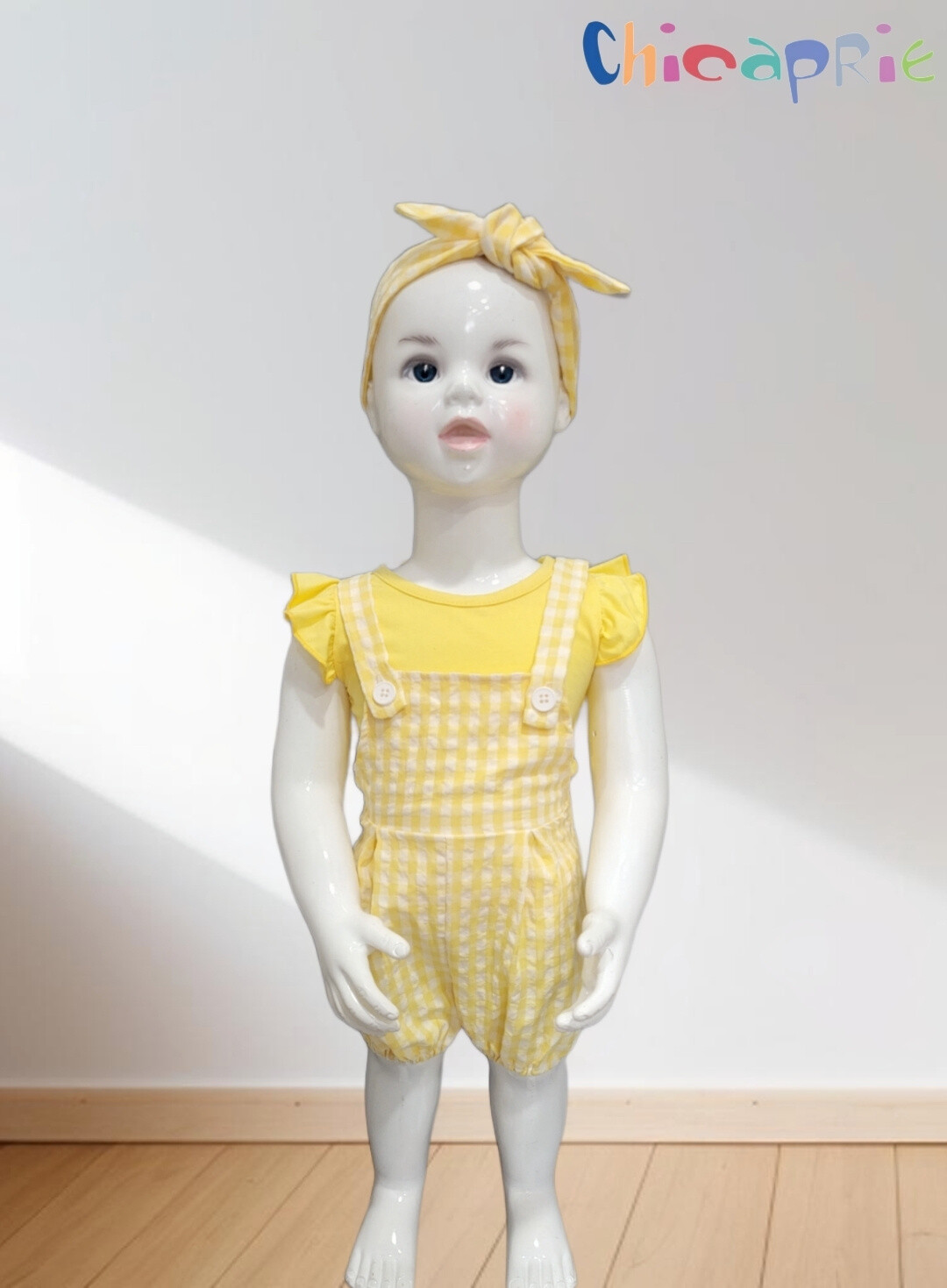 Wholesaler Chicaprie - Baby girl's outfit with checked dungarees and a plain sunshine yellow top