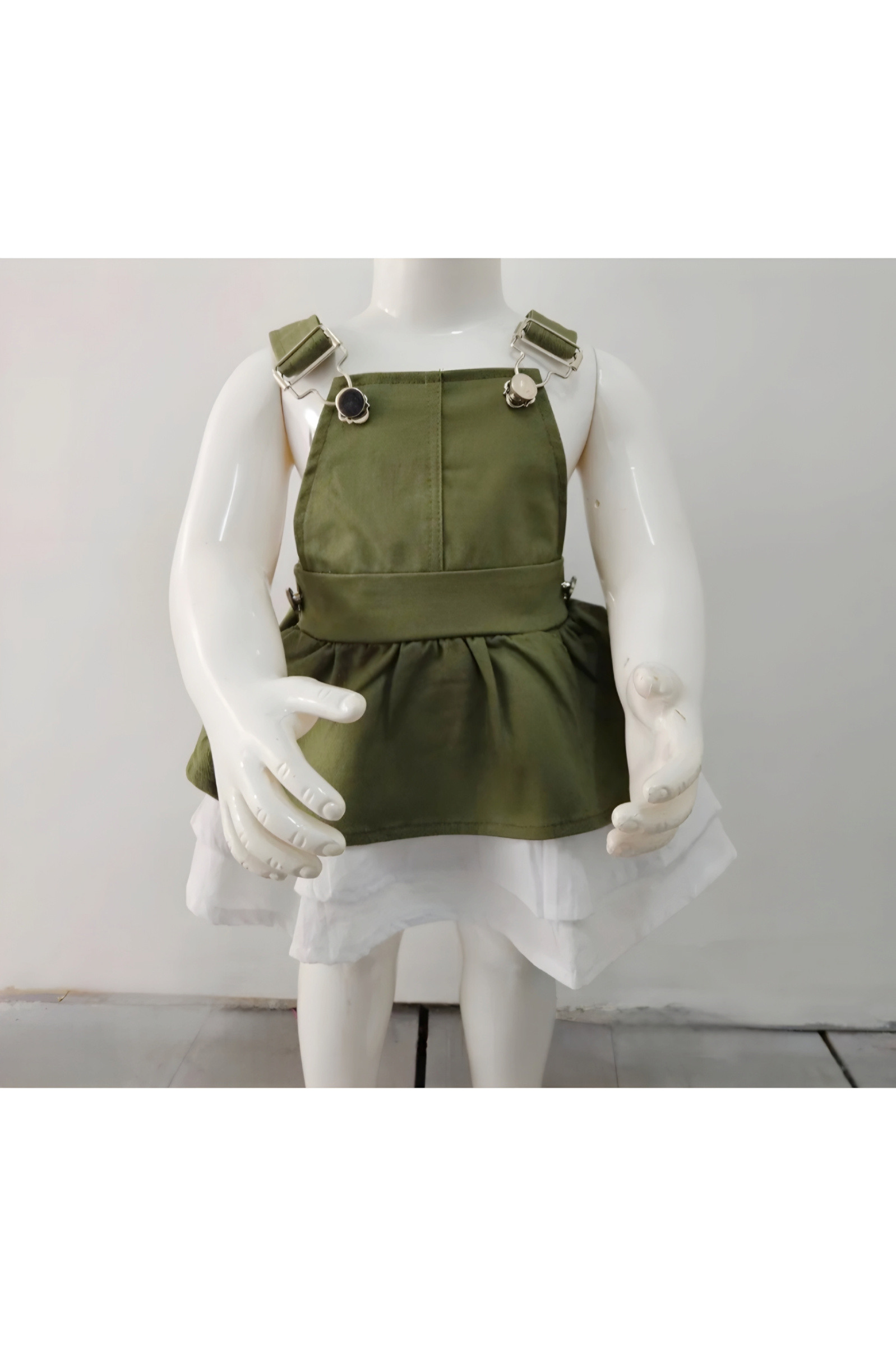 Großhändler Chicaprie - Einfarbiges Latzkleid für kleine Mädchen mit Rüschen am Saum