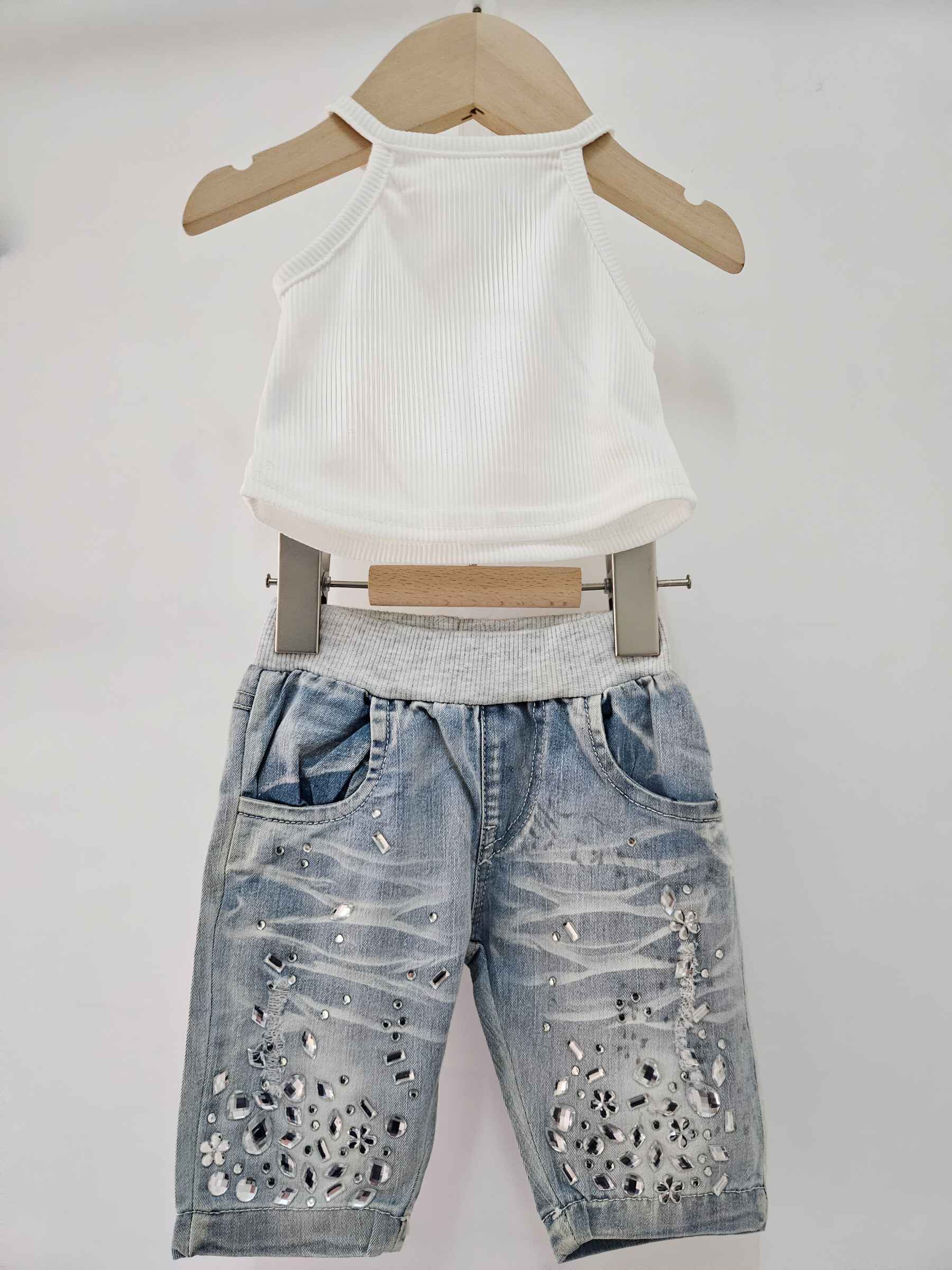 Wholesaler Chicaprie - Baby girl ribbed strap top and jeans set with crystal and flower shaped rhinestones