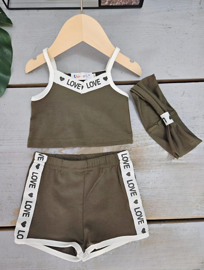 Grossiste Chicaprie - Ensemble Top Et Short "LOVE" Coeurs Avec Bandeau Sportif Bébé Fille